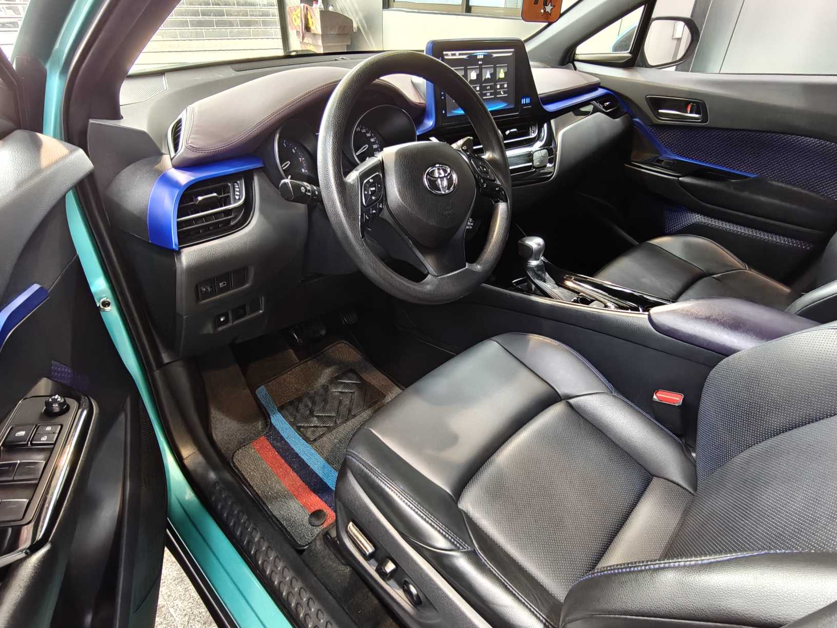 Toyota C-HR 2020 car image #7