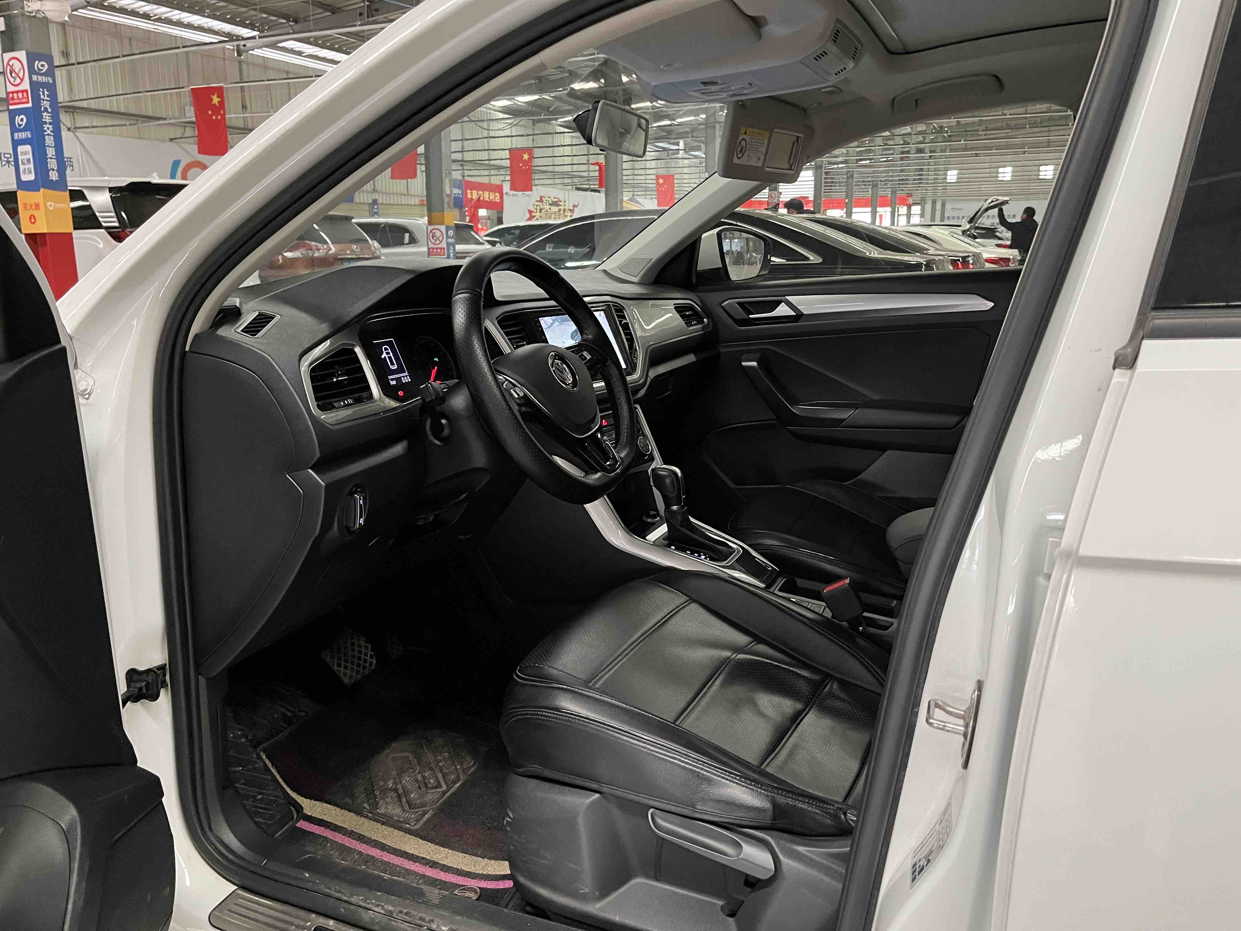 T-Roc 2021 car image #7