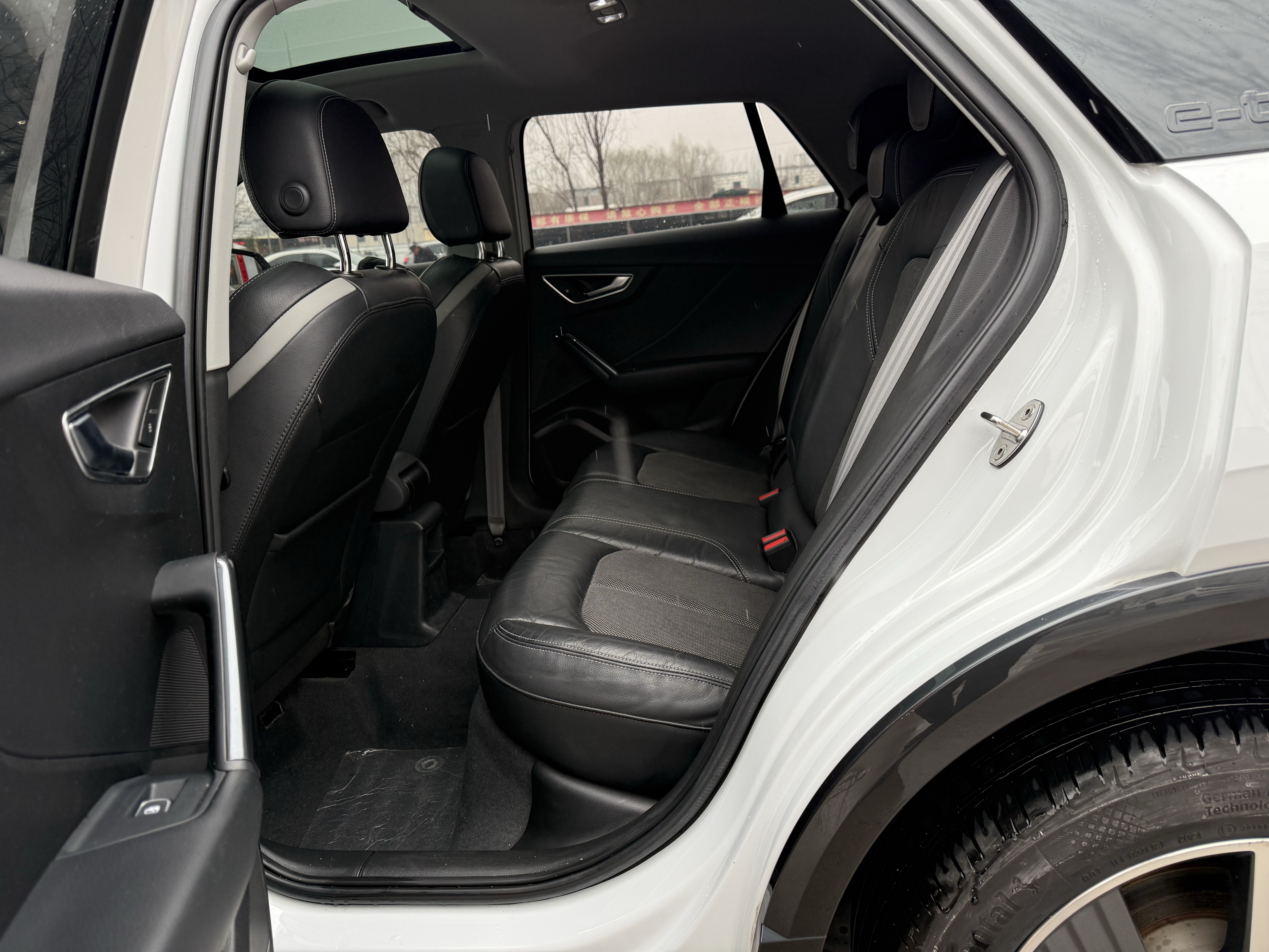 Audi Q2L e-tron 2021 immagine di auto #7