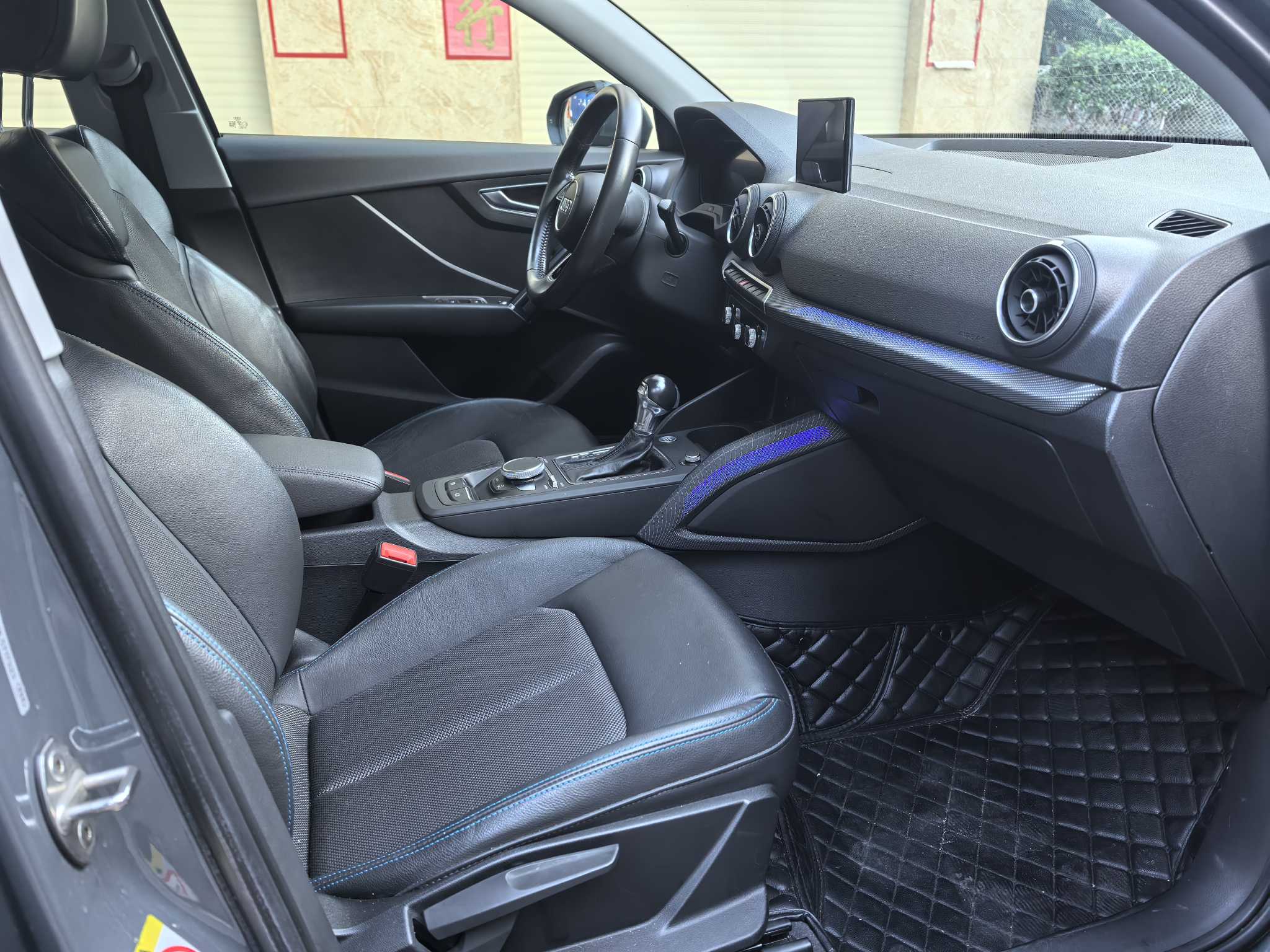 Audi Q2L e-tron 2021 car image #7