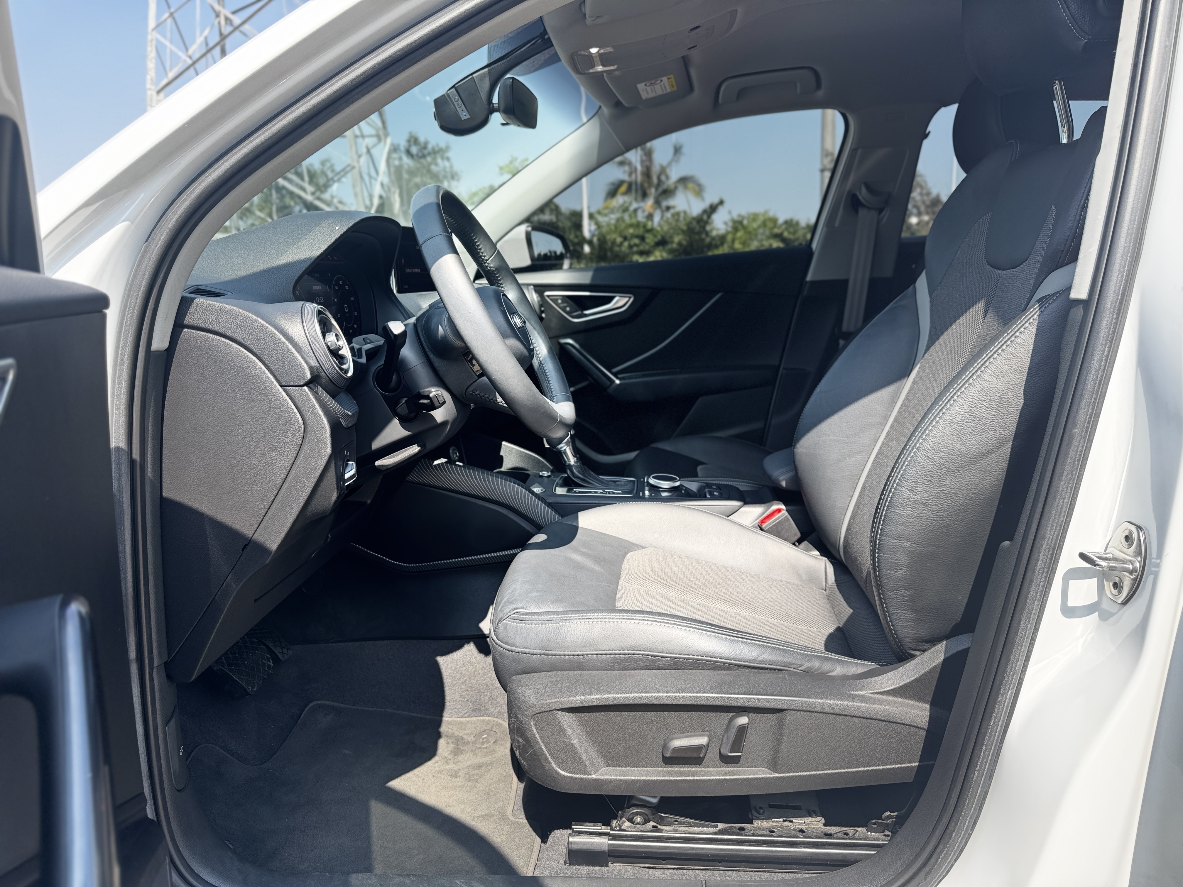 Audi Q2L e-tron 2020 car image #7