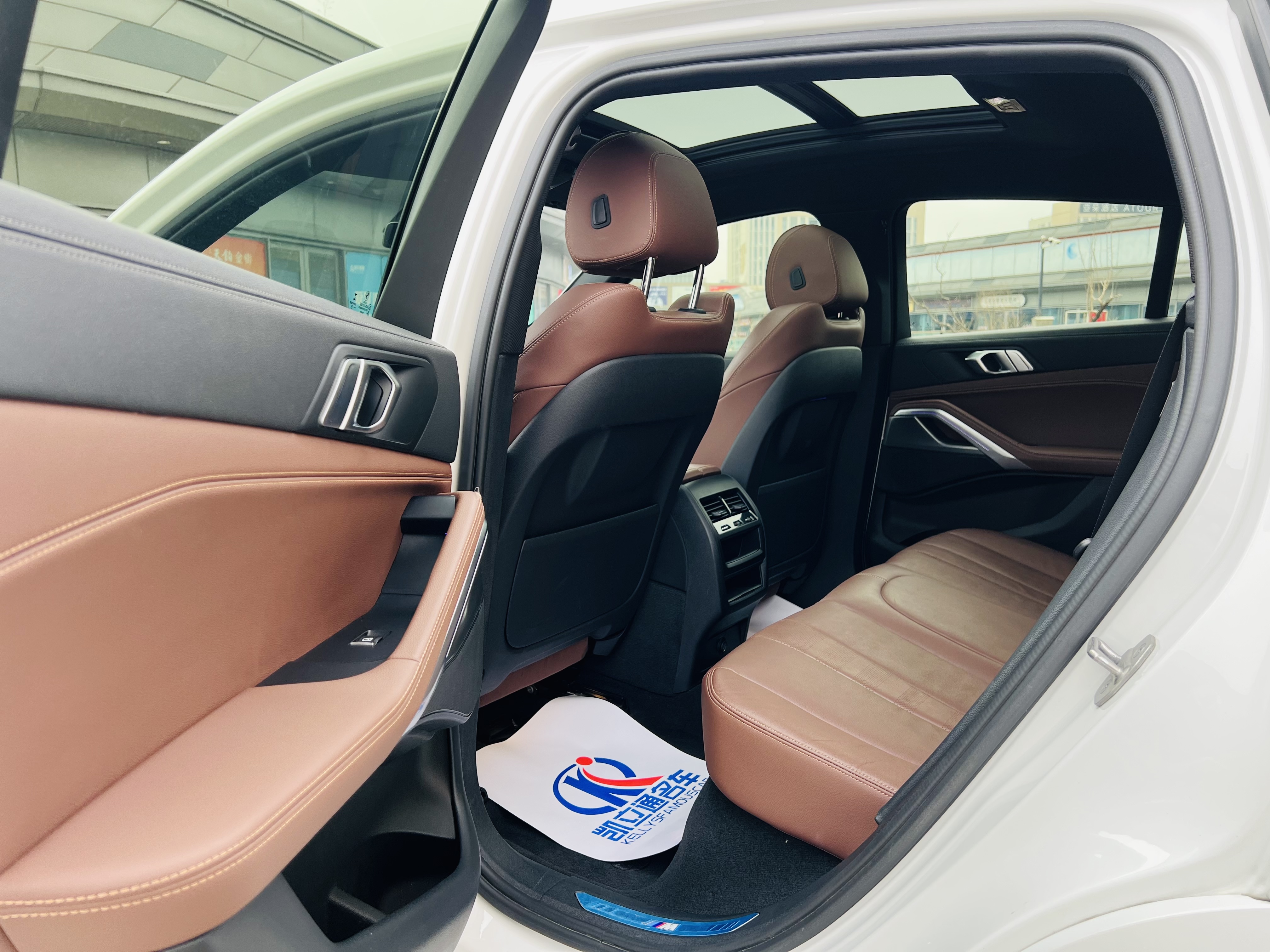 BMW X6 2020 car image #7