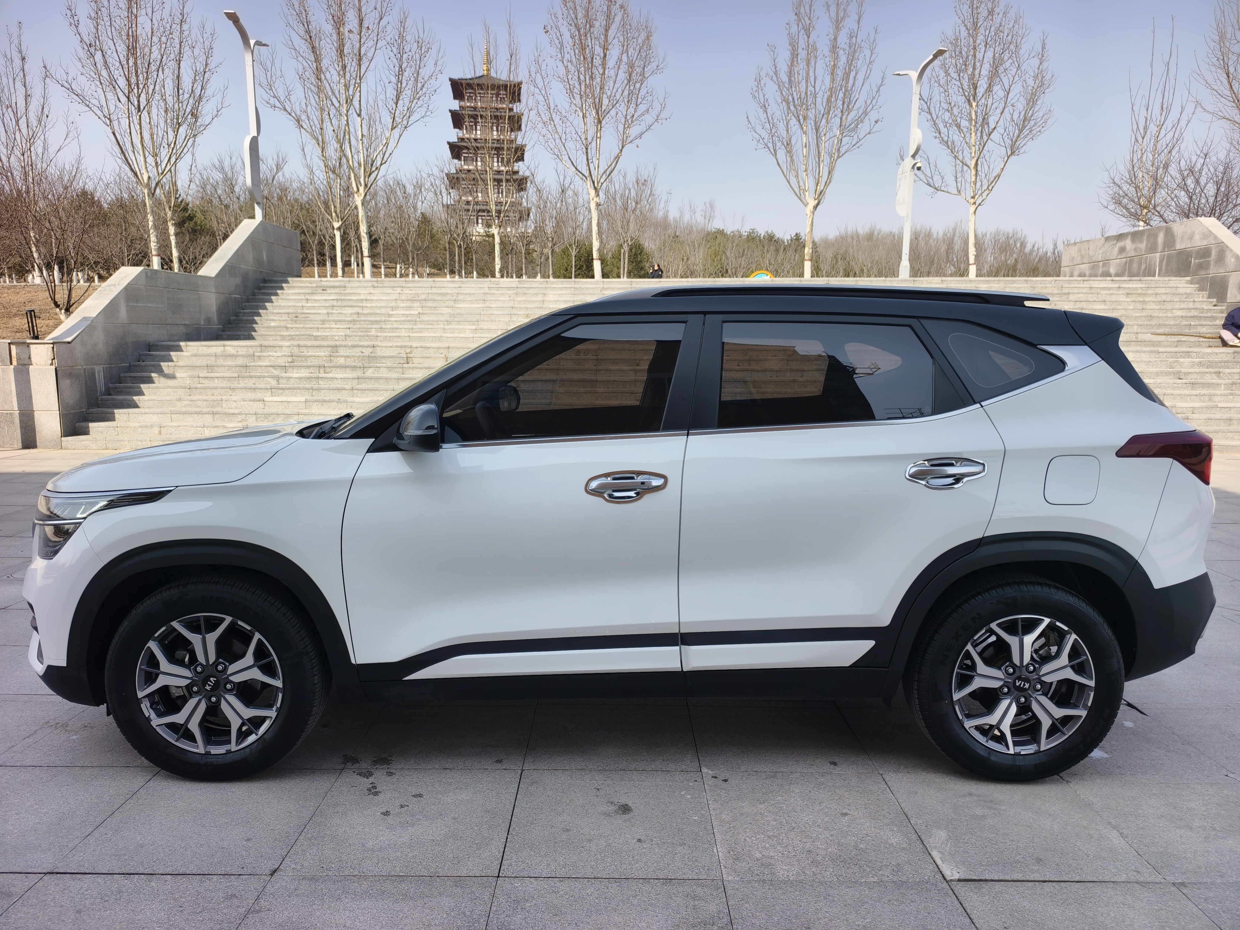 Kia Stonic 2021 изображение автомобиля #7