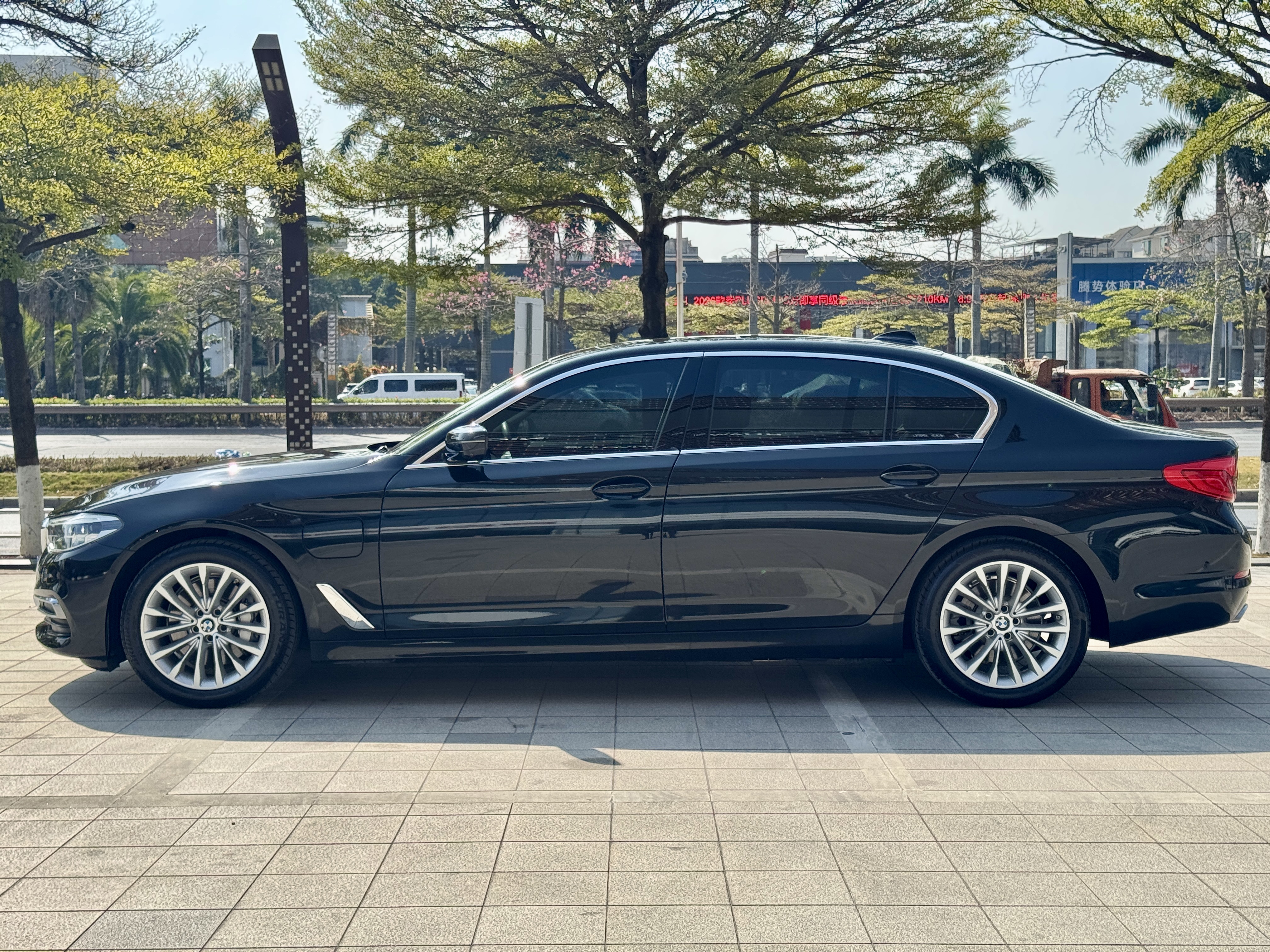 BMW 5 Series New Energy 2020 car image #7