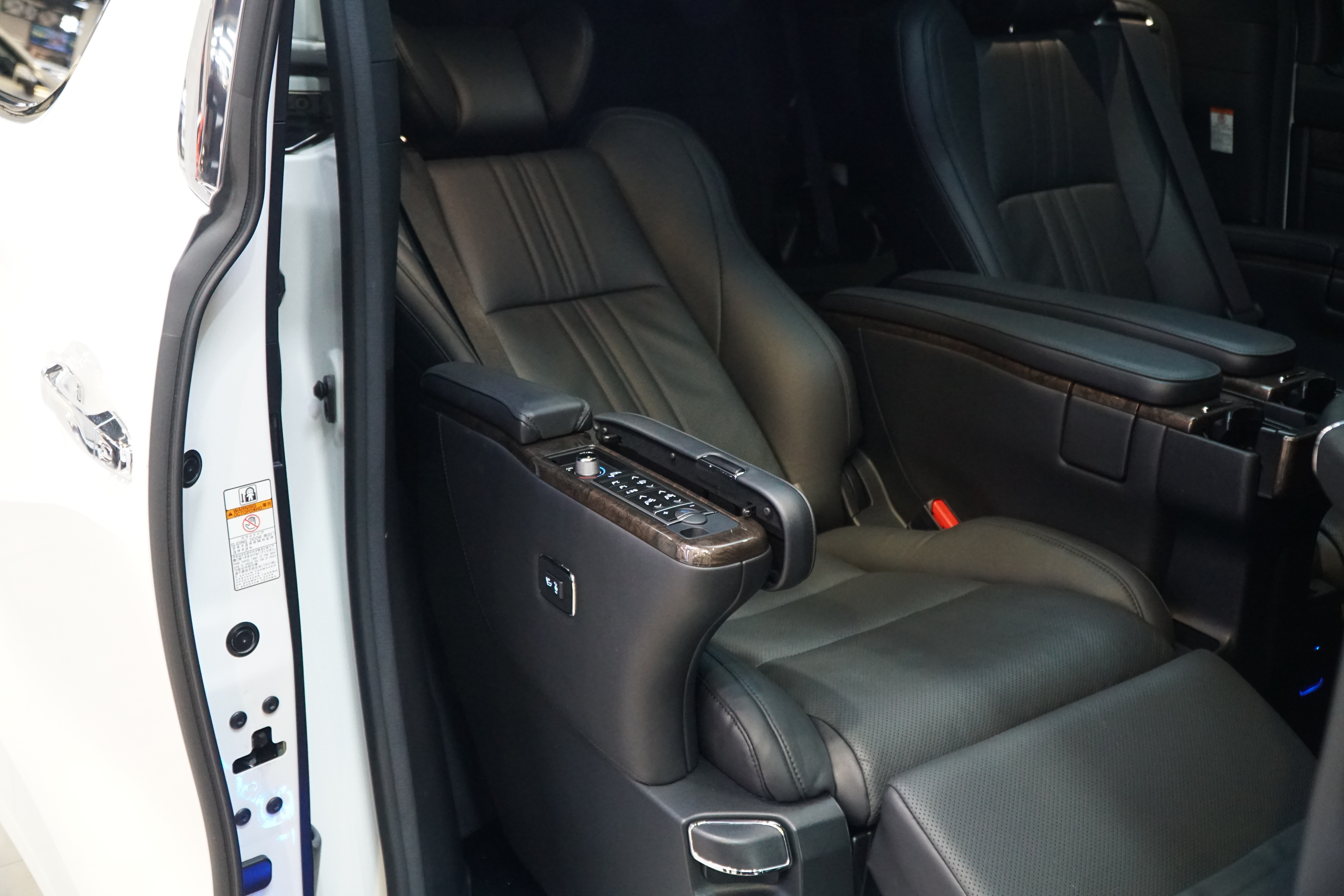 Toyota Alphard 2020 image de voiture #7