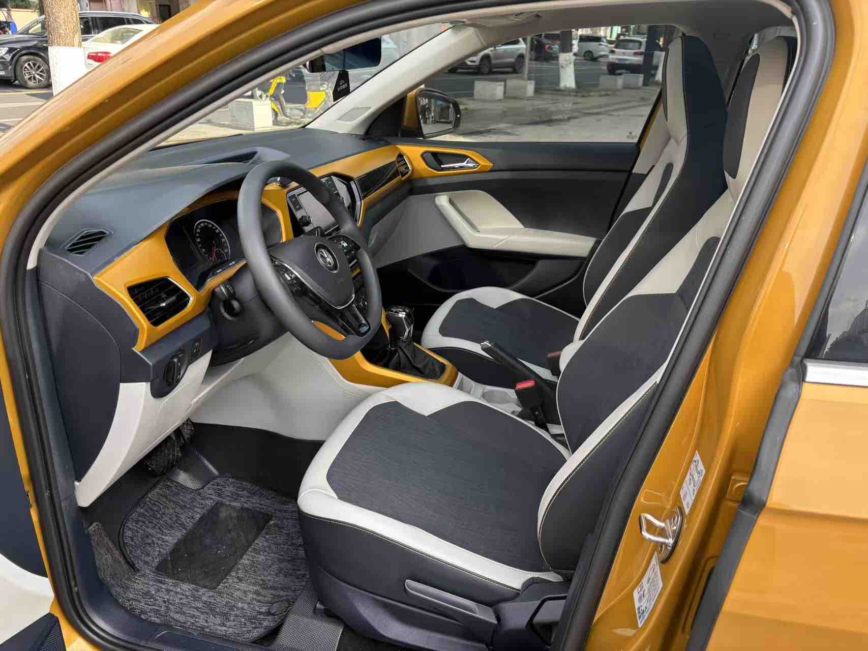 Volkswagen T-Cross 2019 #7 Volkswagen T-Cross 2019 car image #7