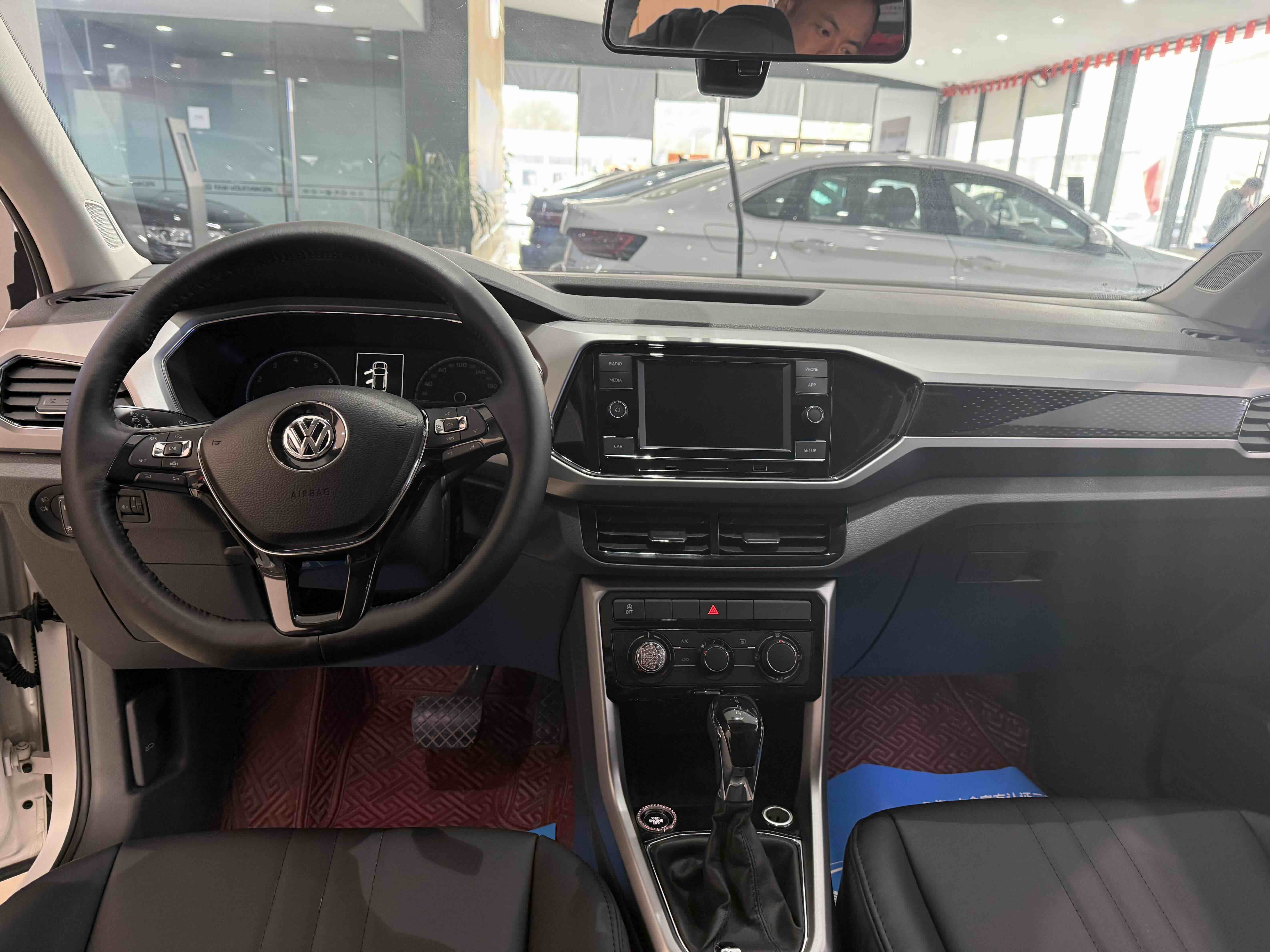 Volkswagen T-Cross 2021 car image #7