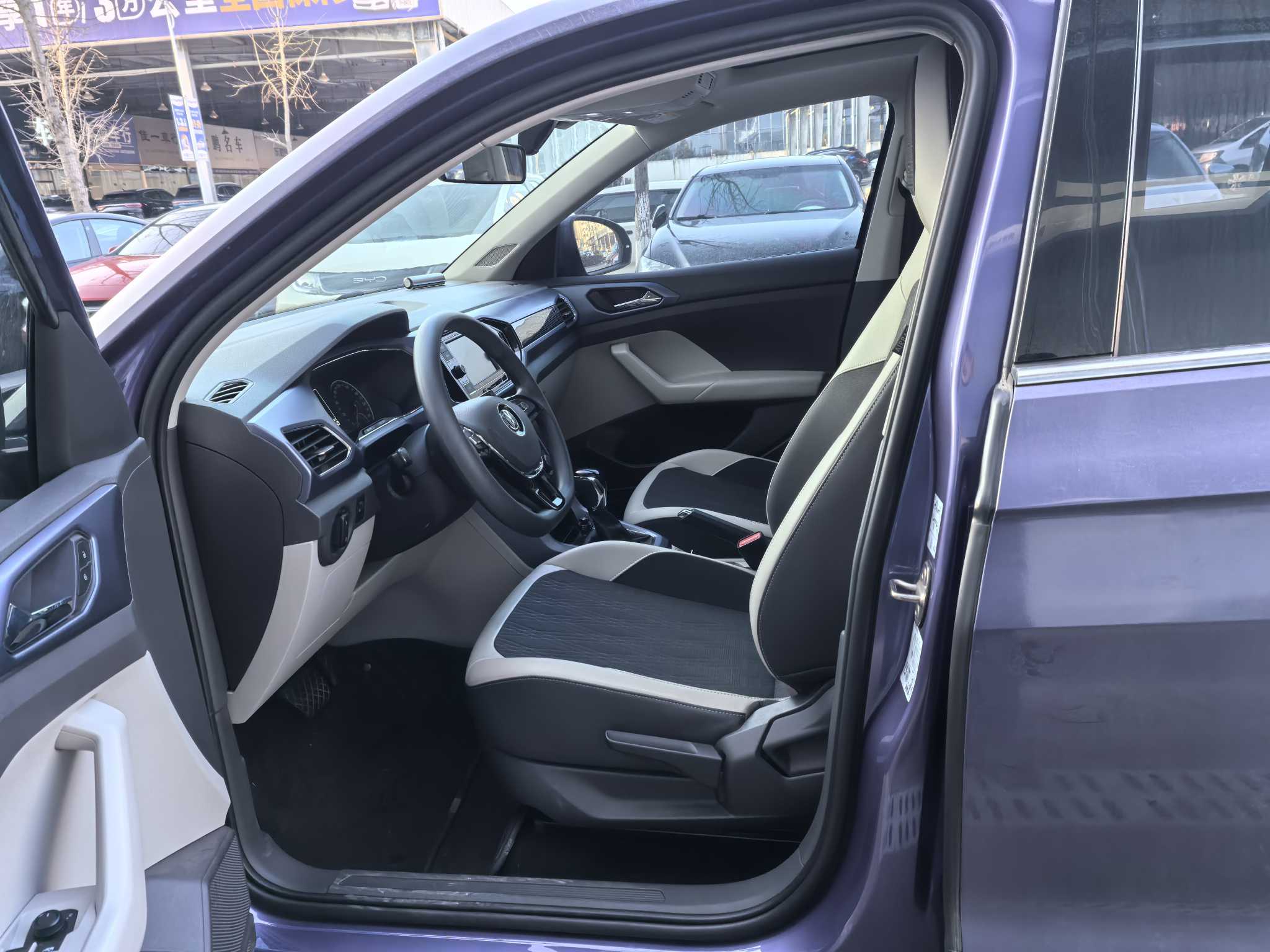 Volkswagen 2020 car image #7