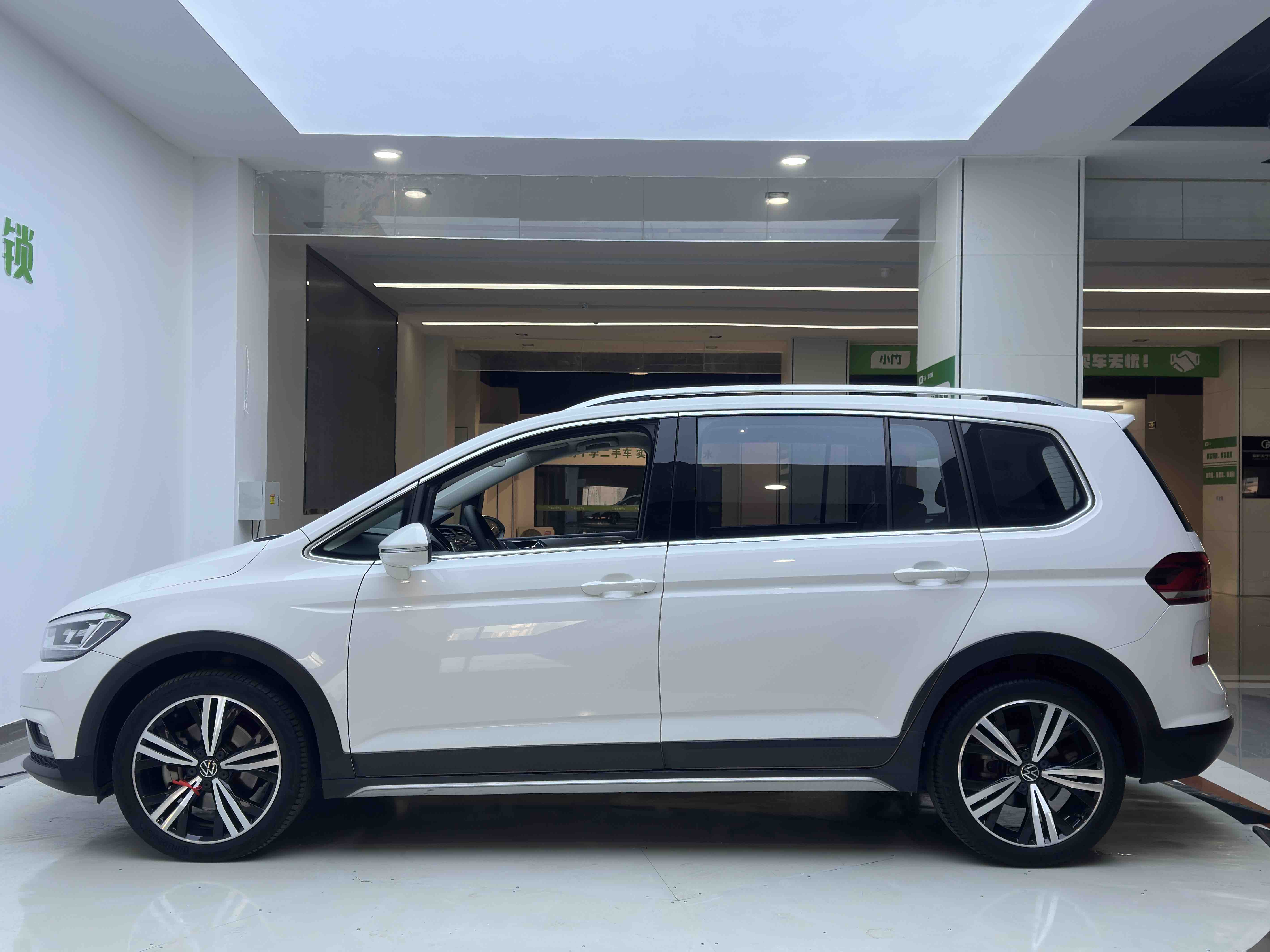 Volkswagen Touran 2022 #7 Volkswagen Touran 2022 car image #7