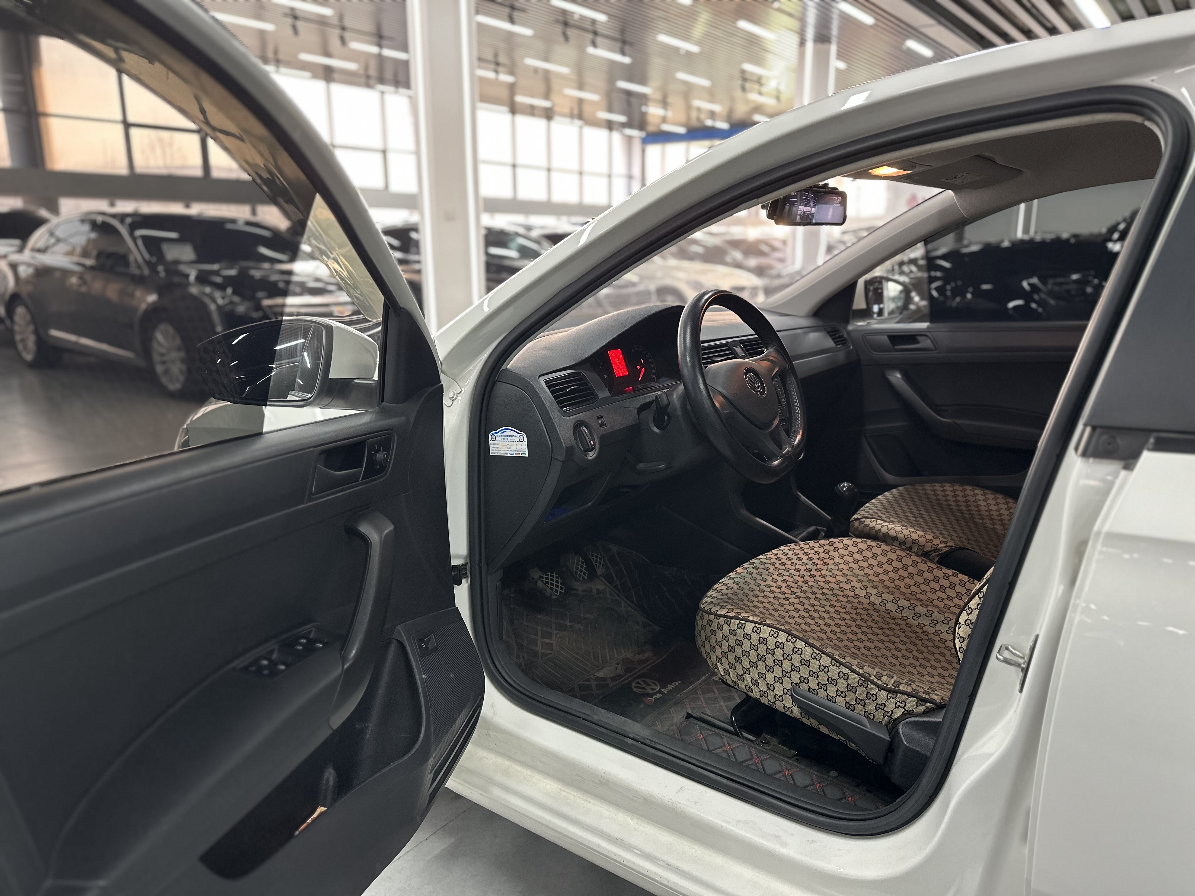 Santana 2022 car image #7