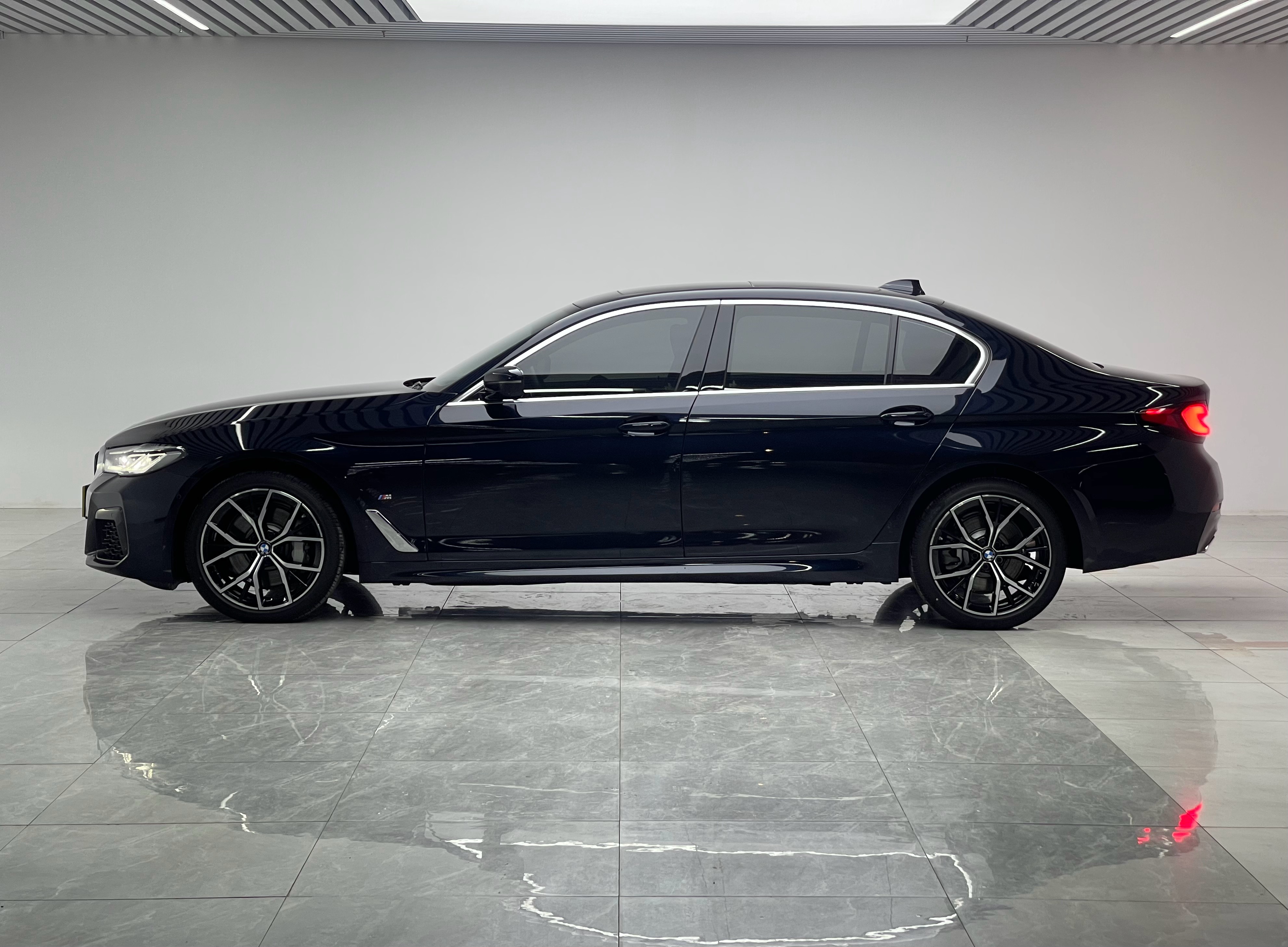 BMW 5 Series 2021 #7 BMW 5 Series 2021 car image #7