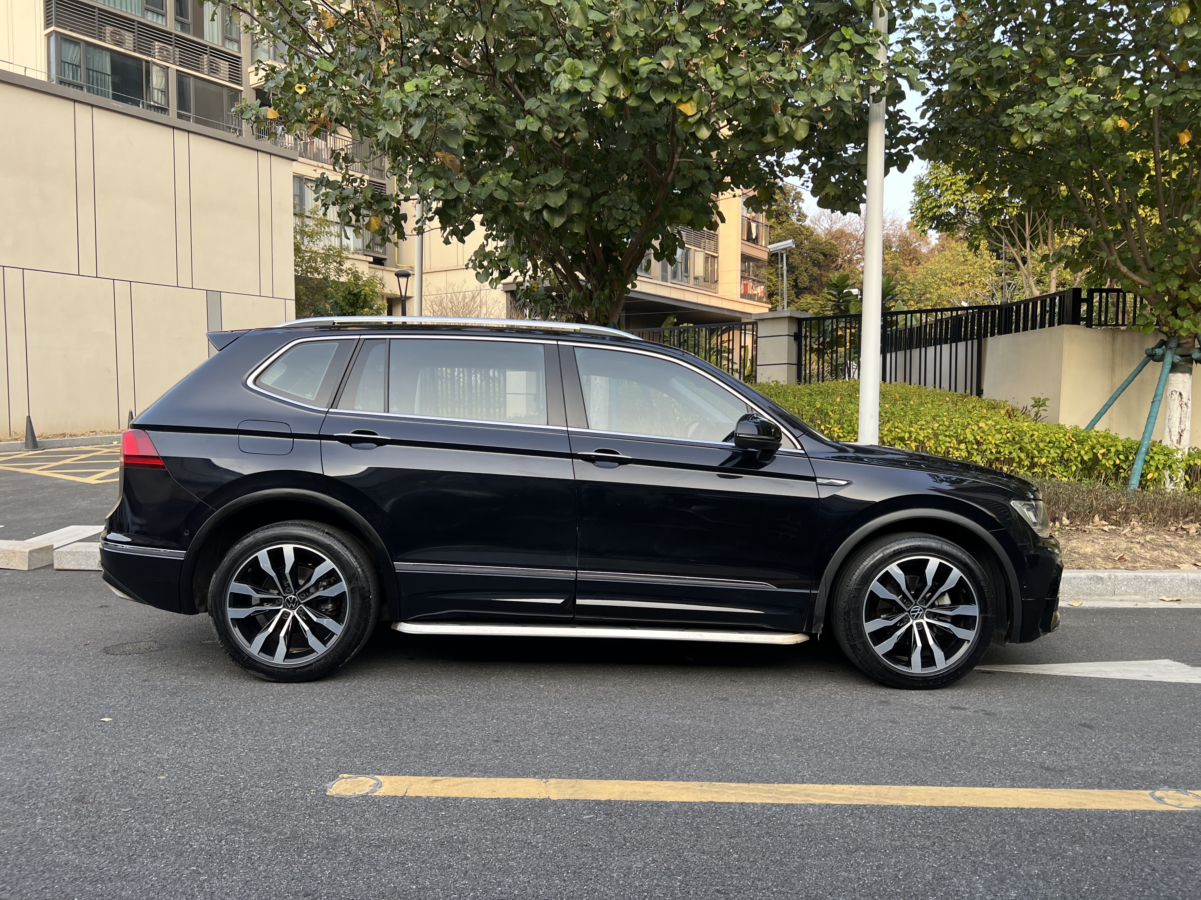Volkswagen Tiguan L 2021 car image #7