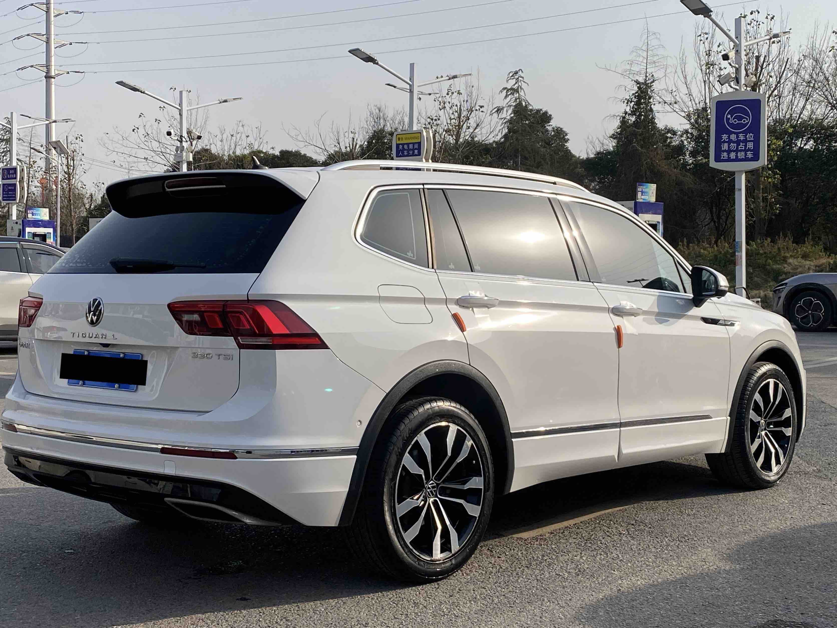 Volkswagen Tiguan L 2021 car image #7