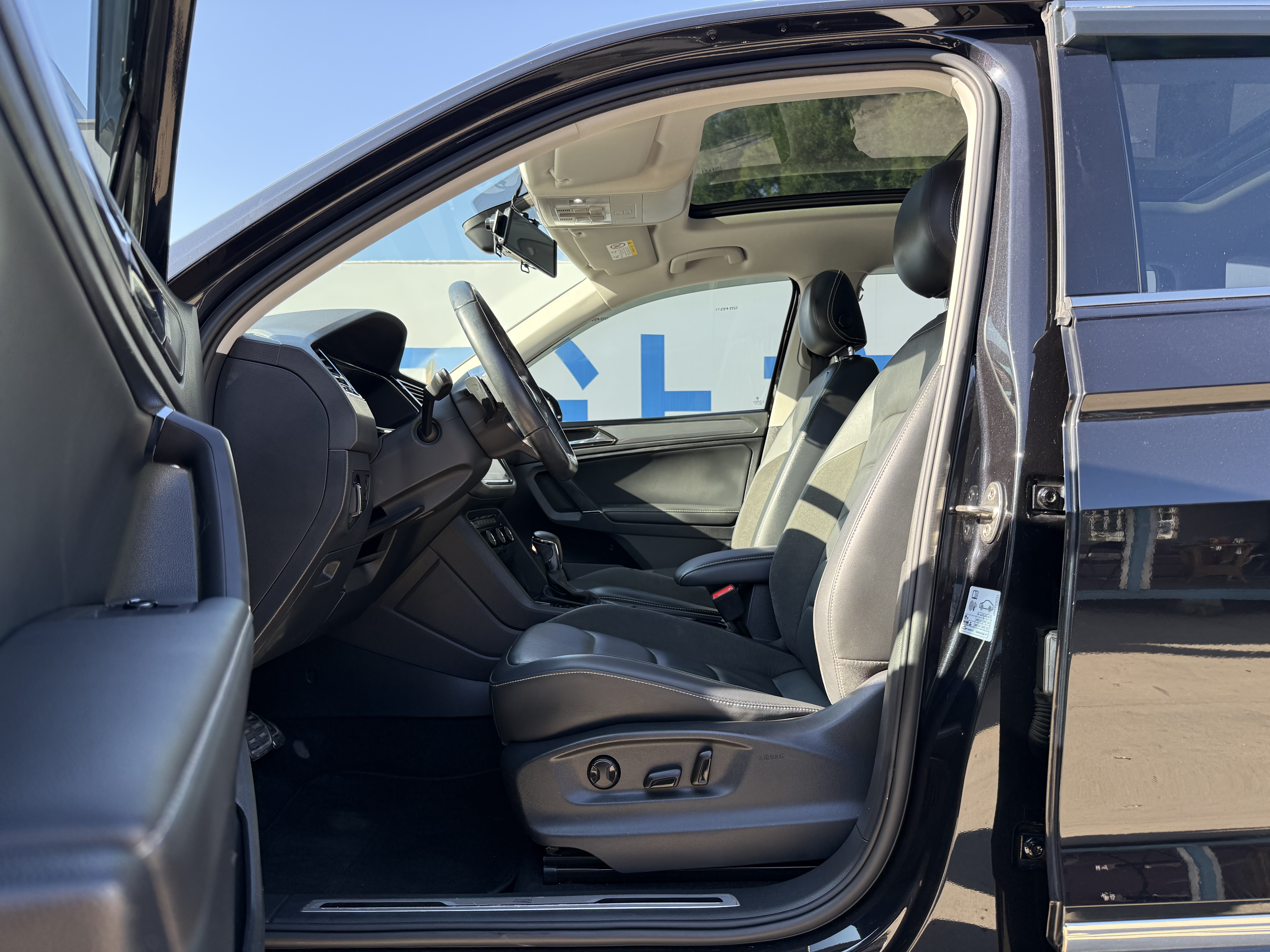 Volkswagen Tiguan L 2020 car image #7