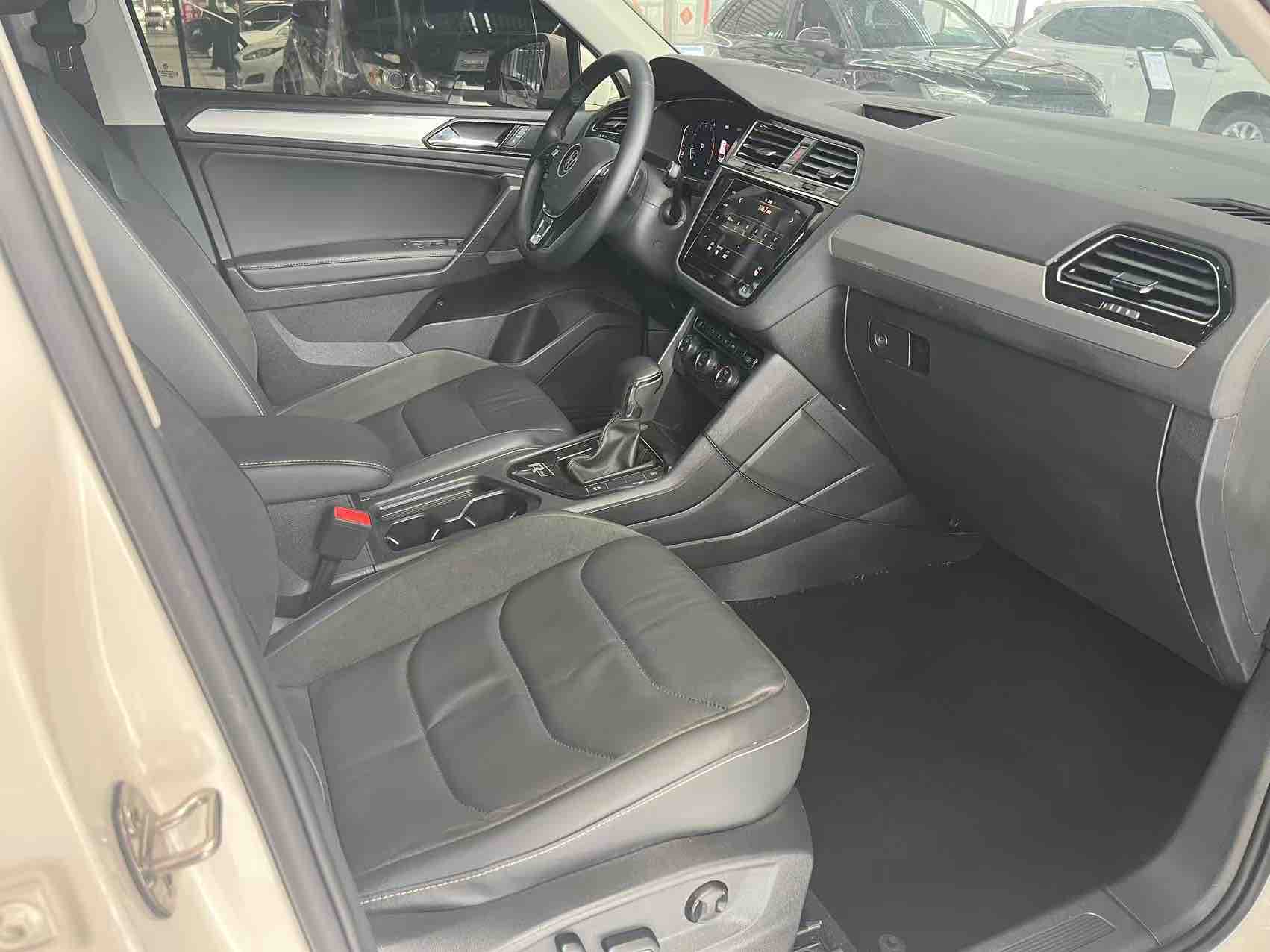 Volkswagen Tiguan L 2021 #7 Volkswagen Tiguan L 2021 car image #7