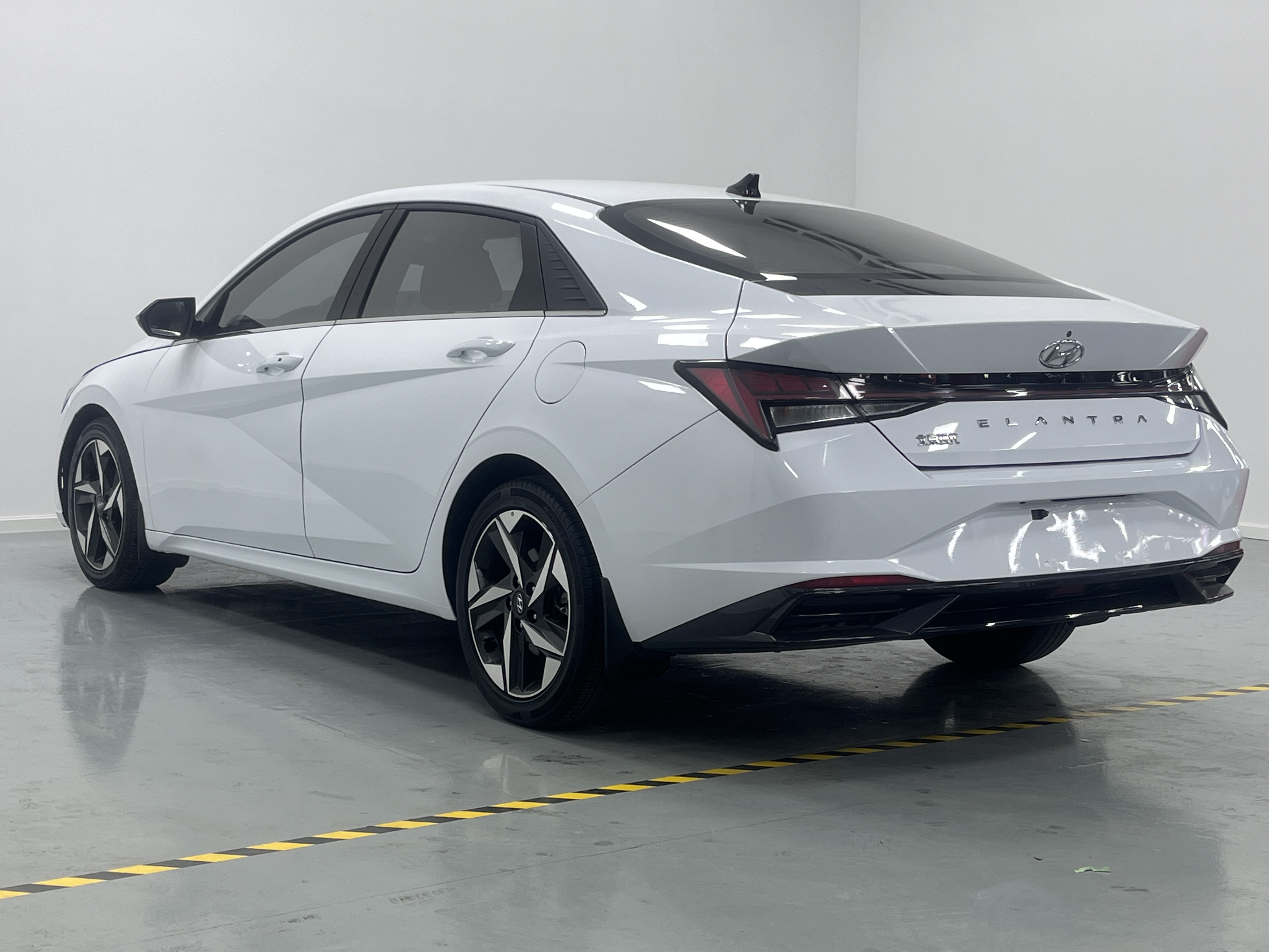 Hyundai Elantra 2021 immagine di auto #7