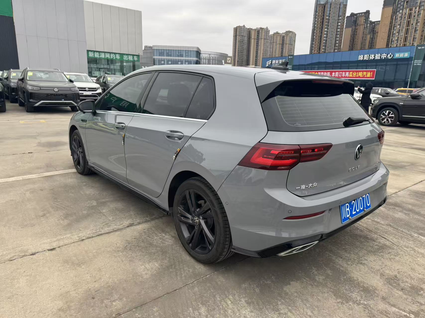 Volkswagen Golf 2022 car image #7