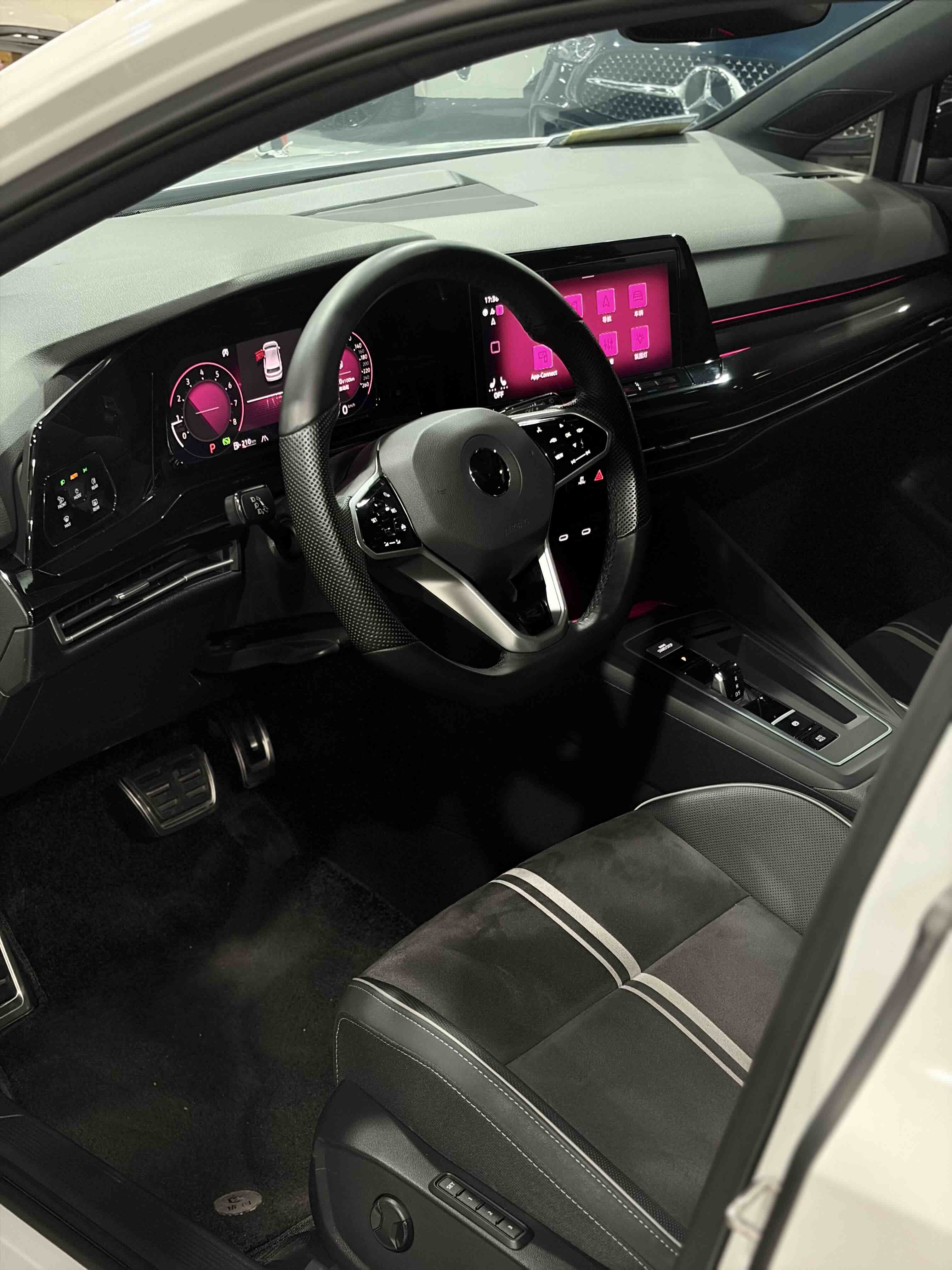 Volkswagen Golf 2024 car image #7