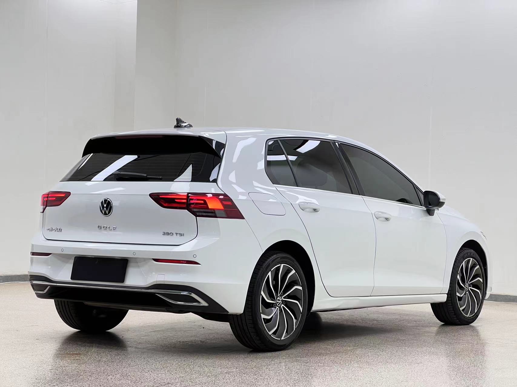 Volkswagen Golf 2022 car image #7