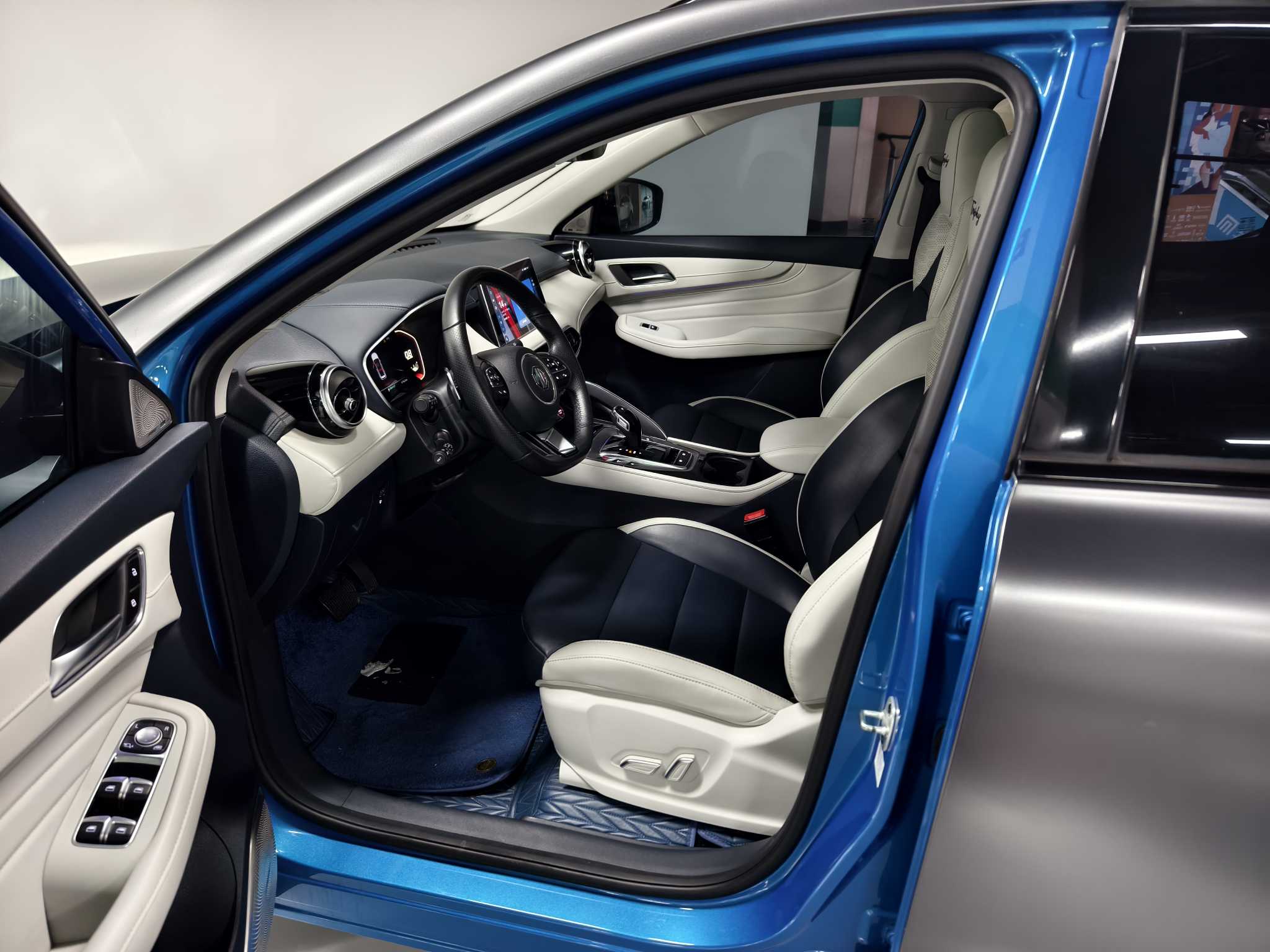 MG Pilot 2023 #7 MG Pilot 2023 car image #7