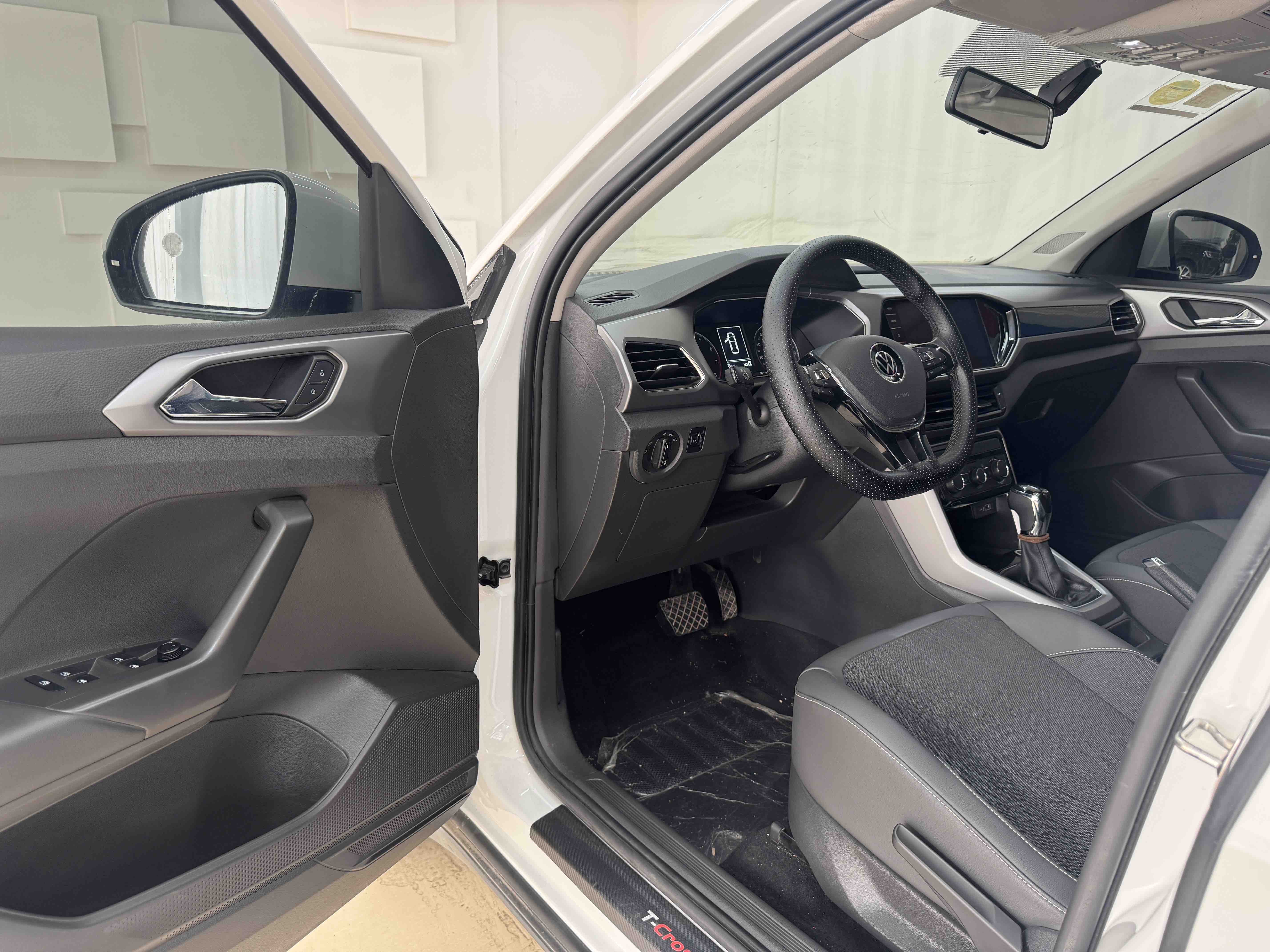 Volkswagen T-Cross 2021 car image #7