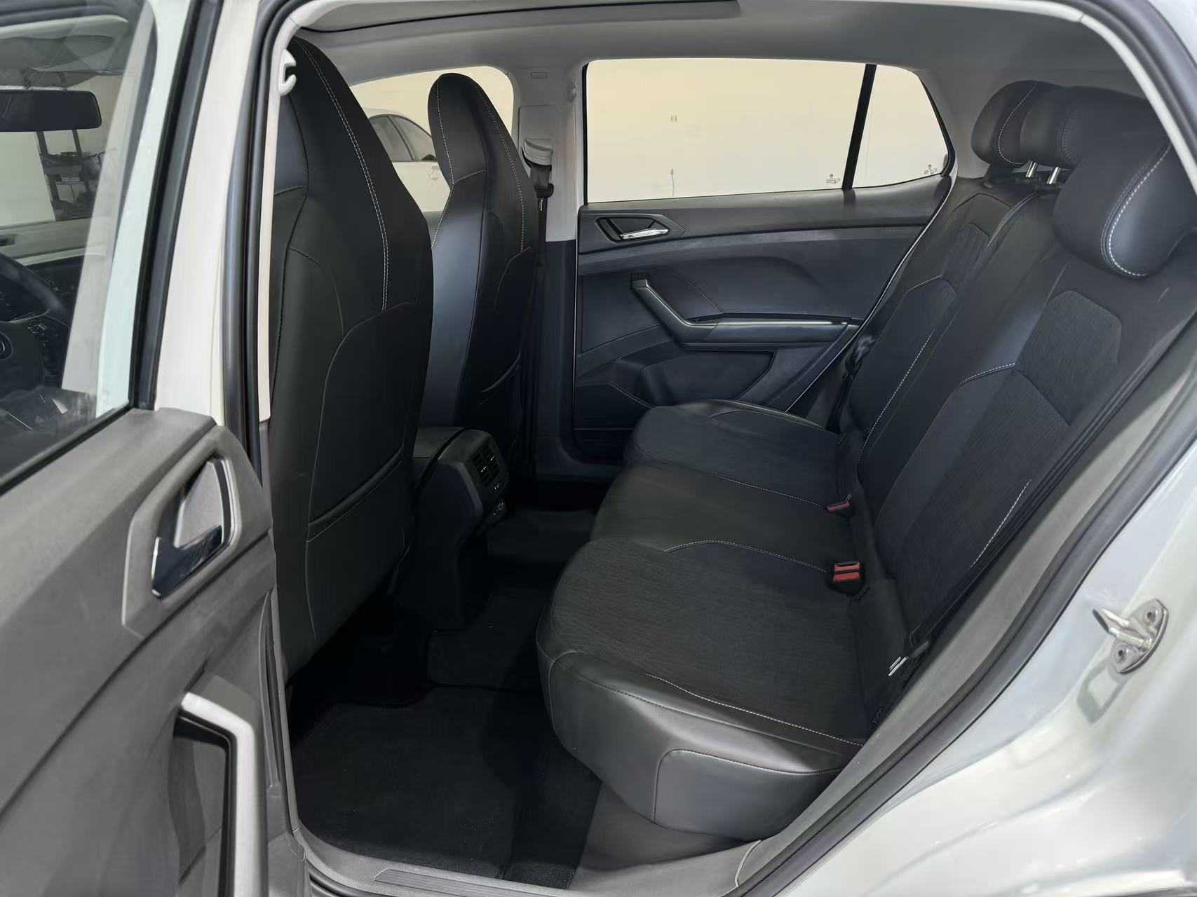 Volkswagen T-Cross 2021 car image #7
