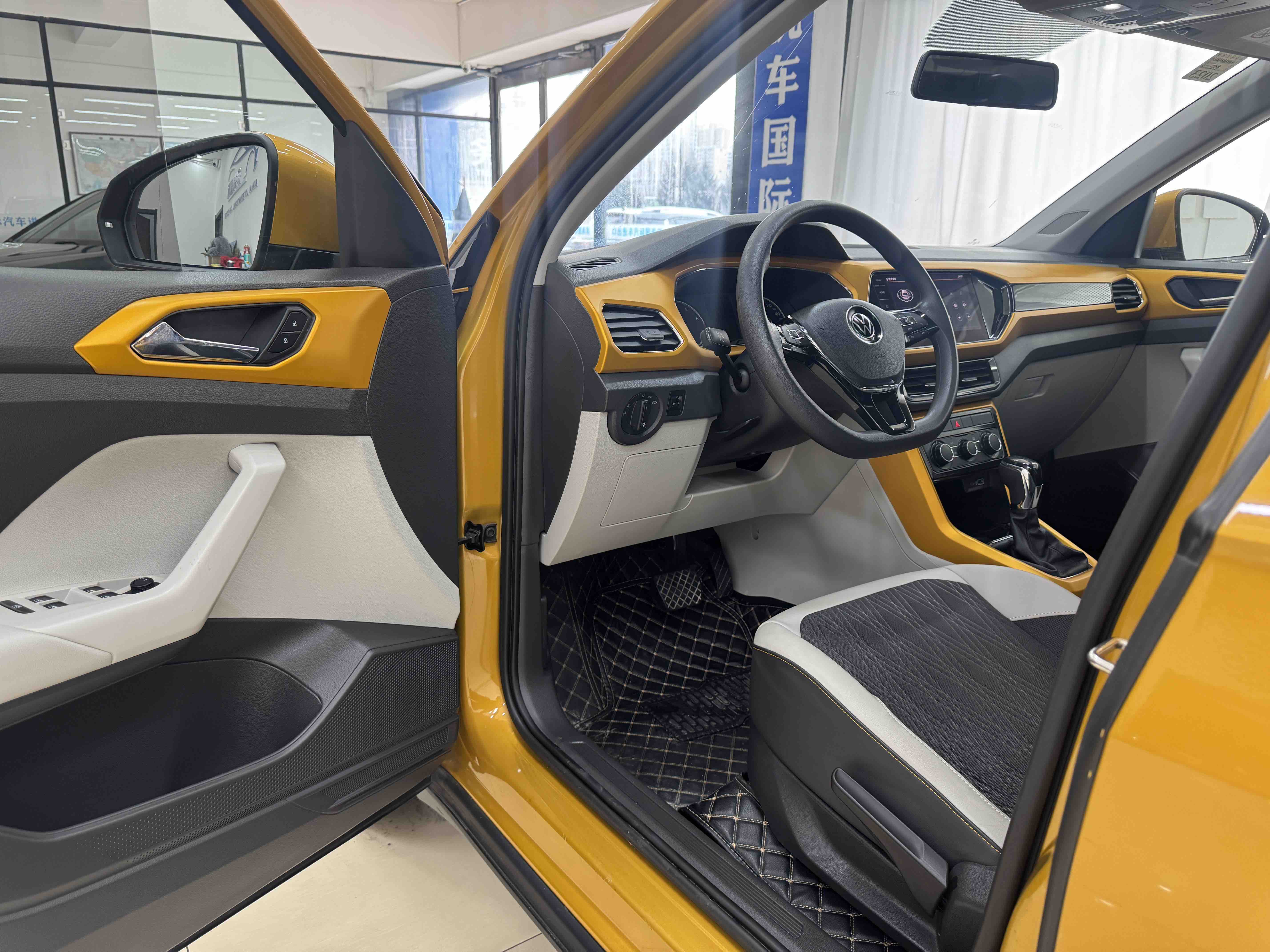 Volkswagen T-Cross 2021 car image #7