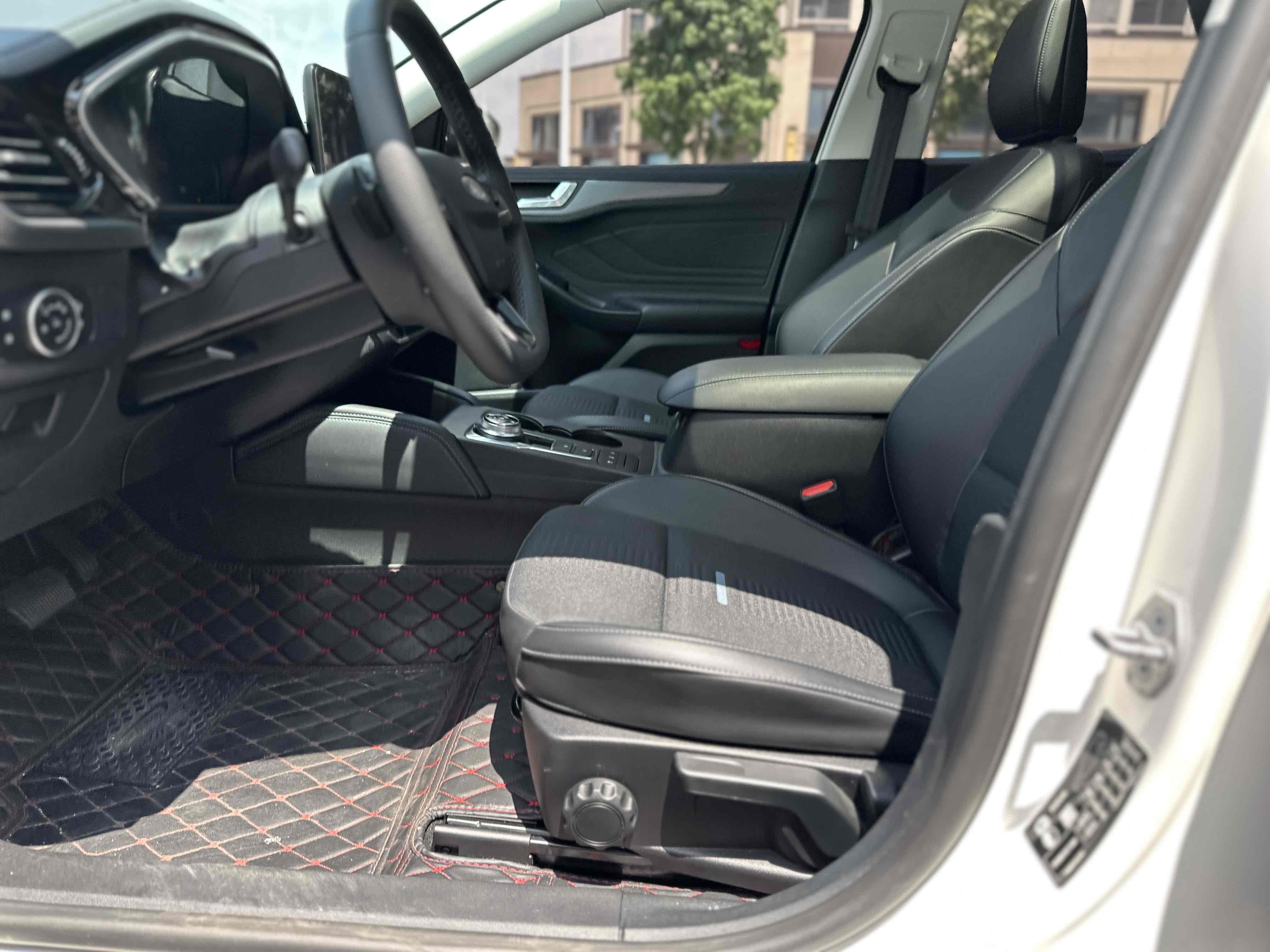 Ford Focus Active 2021 car image #7