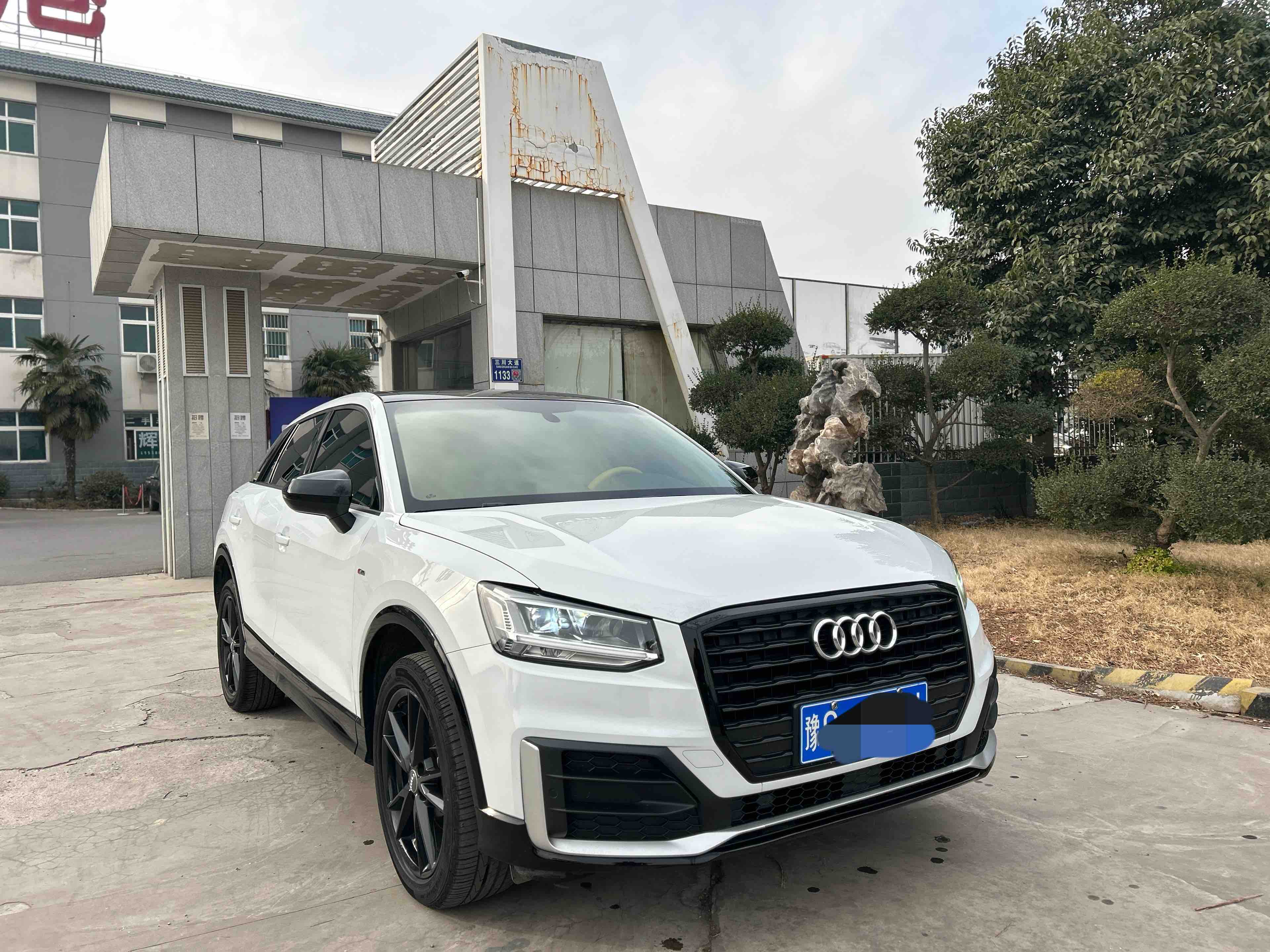 Audi Q2L 2021 car image #7