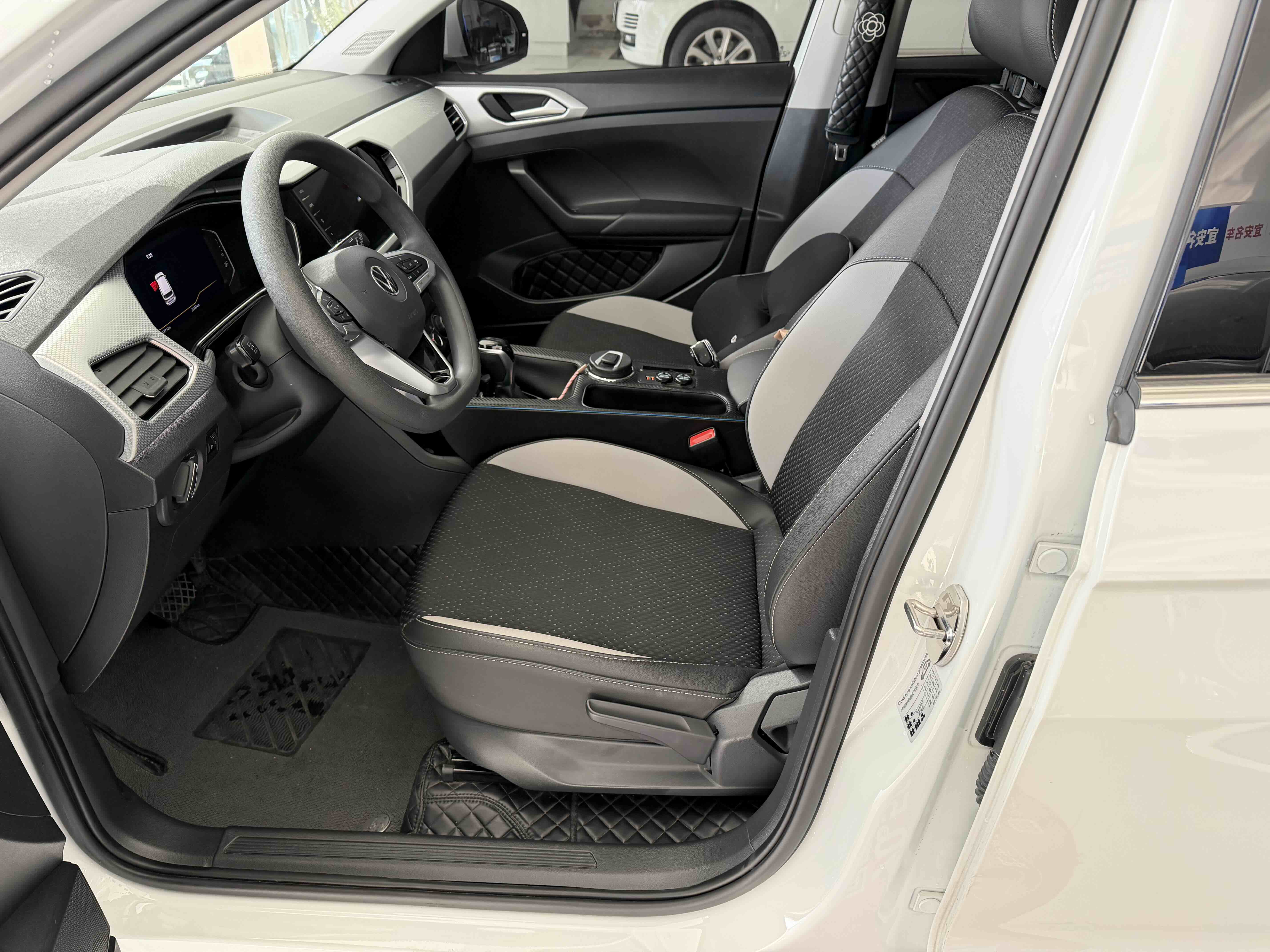 Volkswagen Tacqua 2023 immagine di auto #7