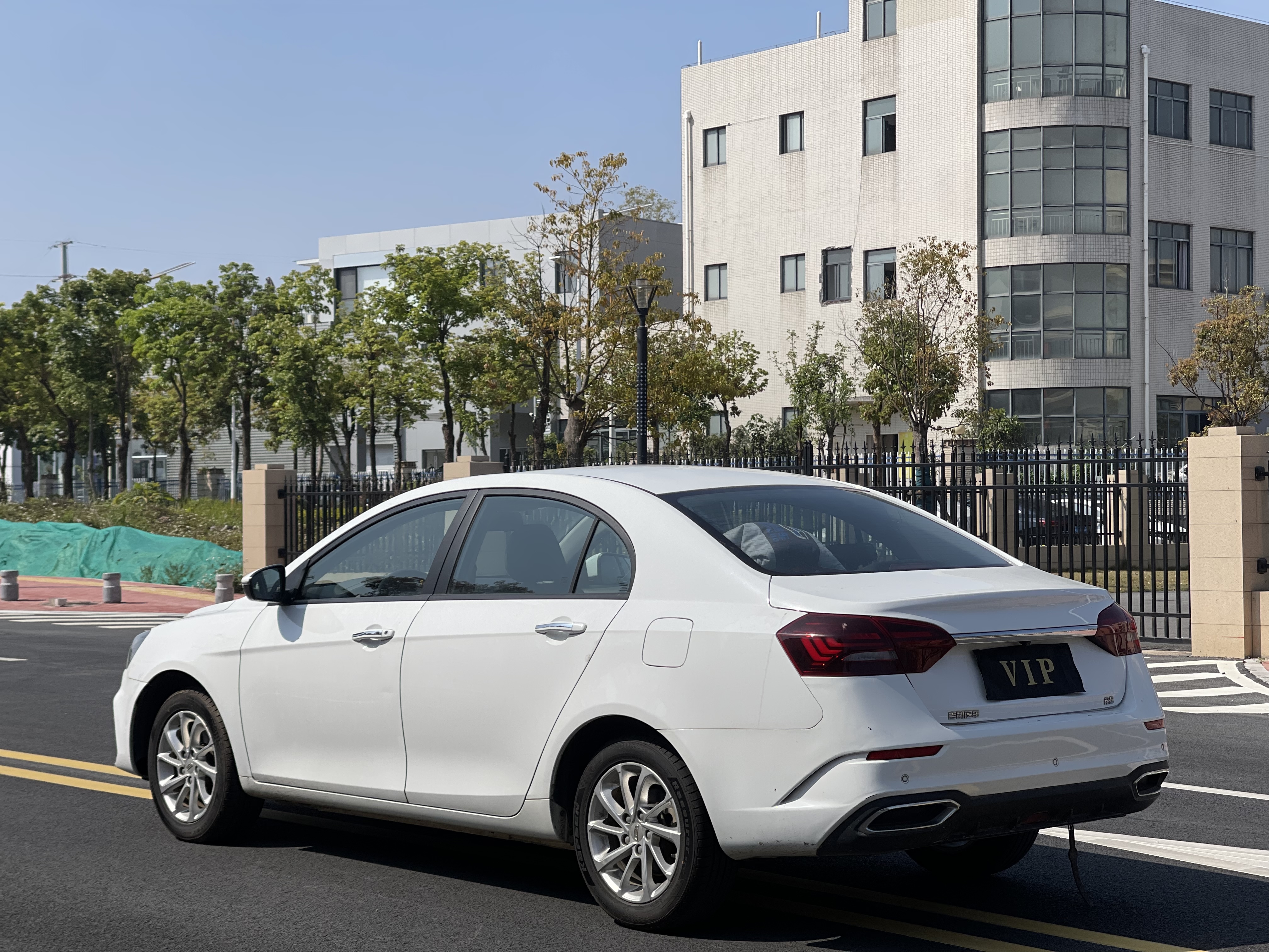 GEELY Emgrand 2021 car image #7
