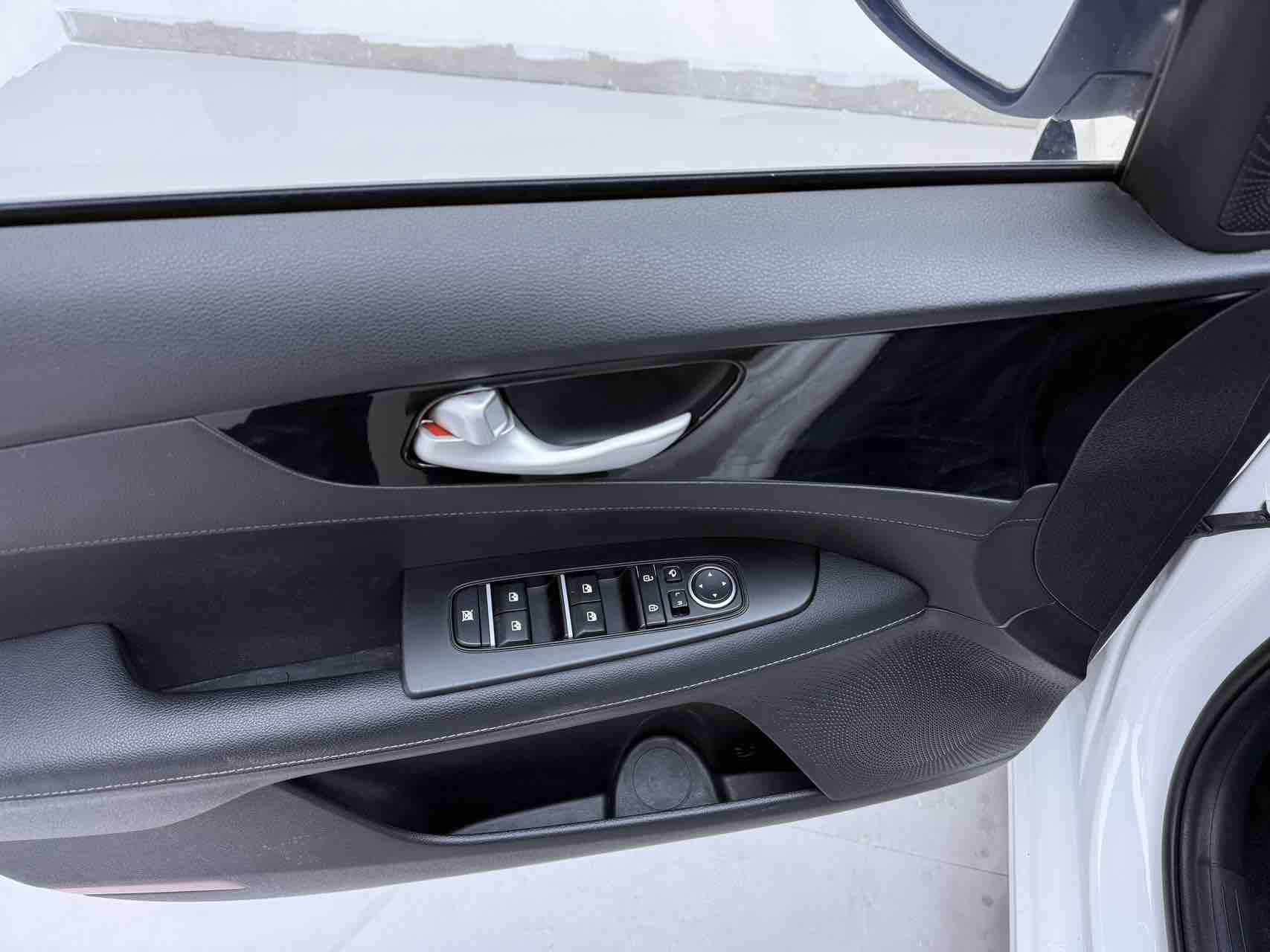 Kia K3 2022 car image #7