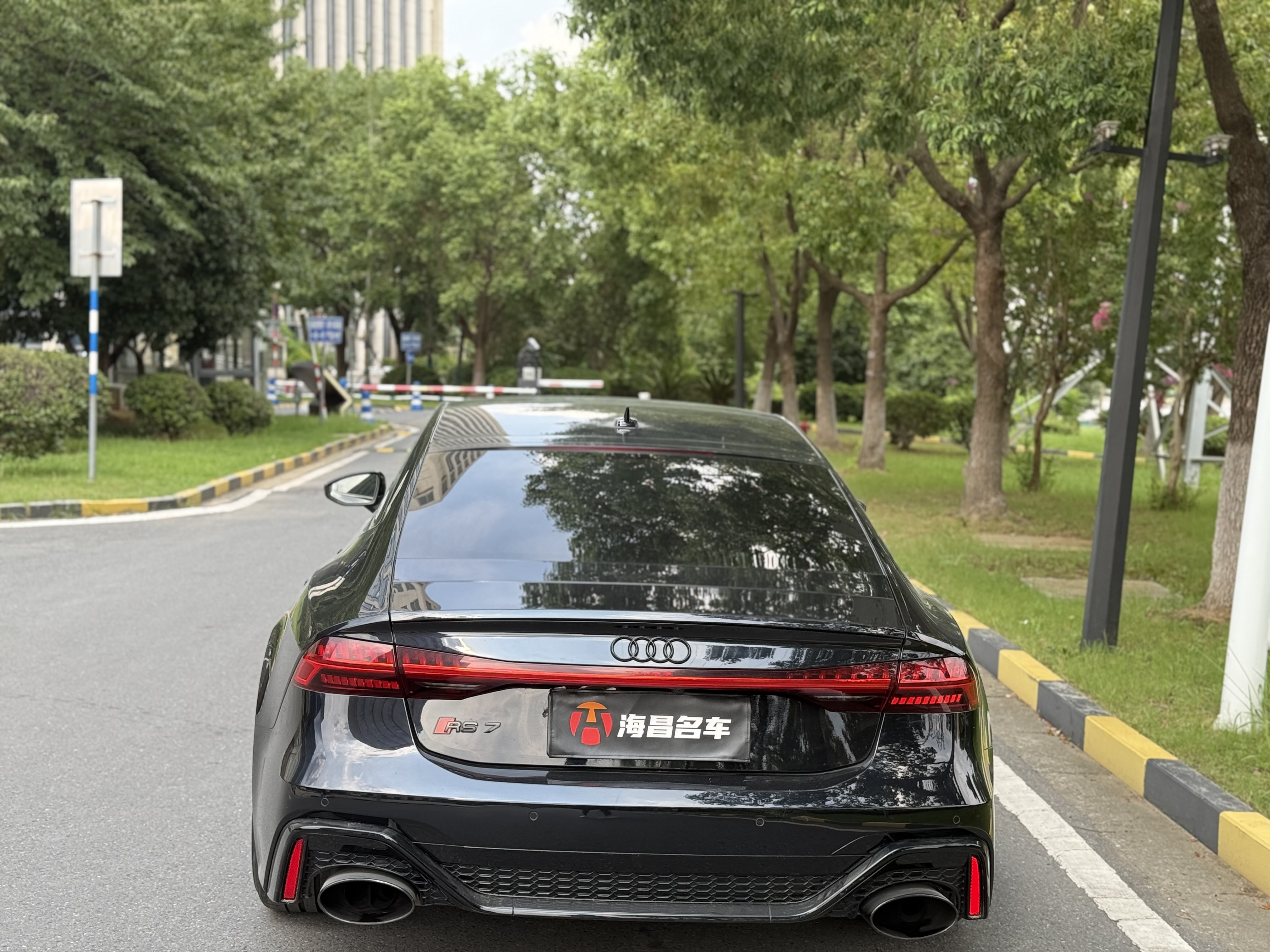 Audi RS 7 2021 car image #7