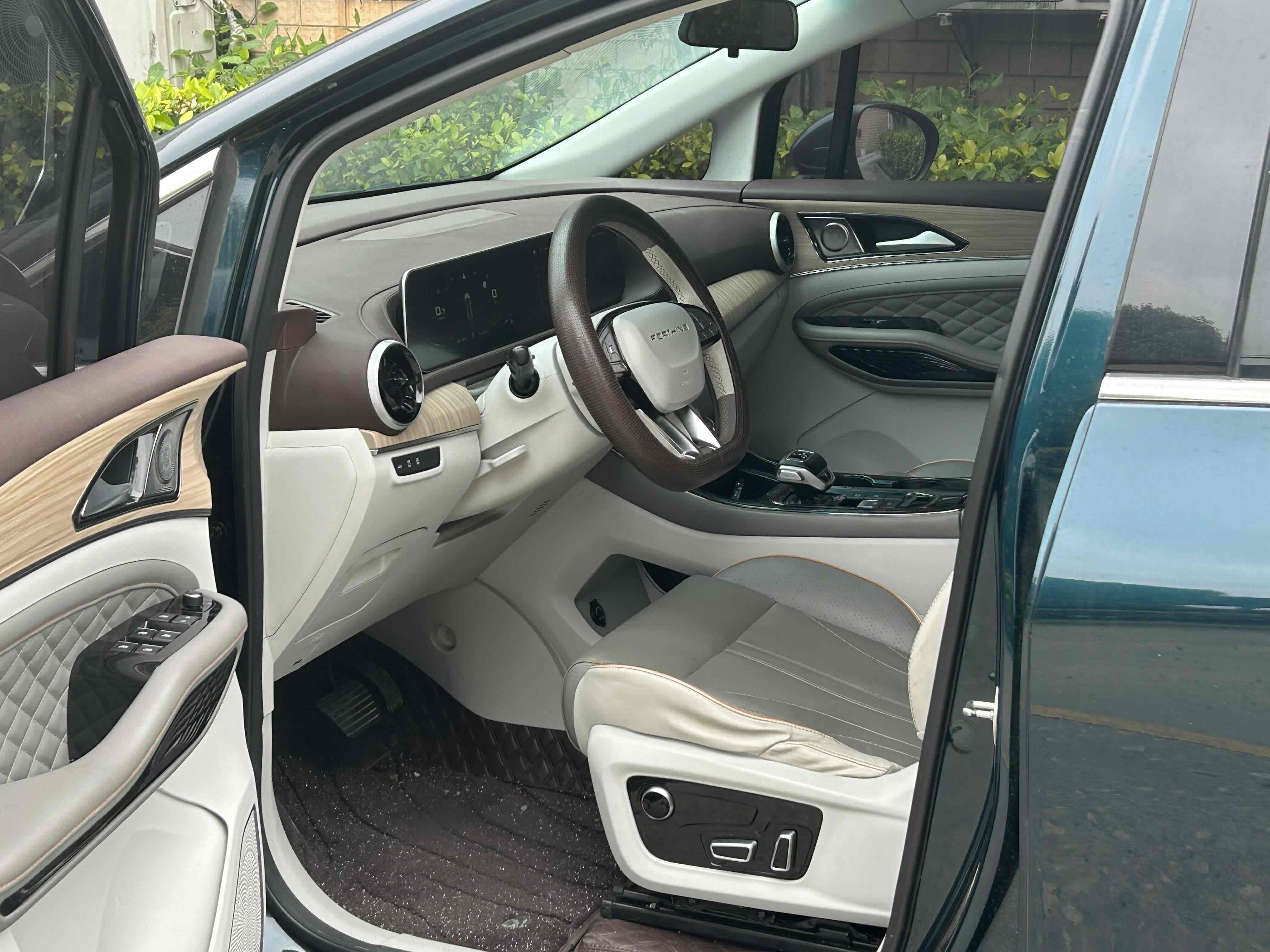 T5 EVO 2022 car image #7