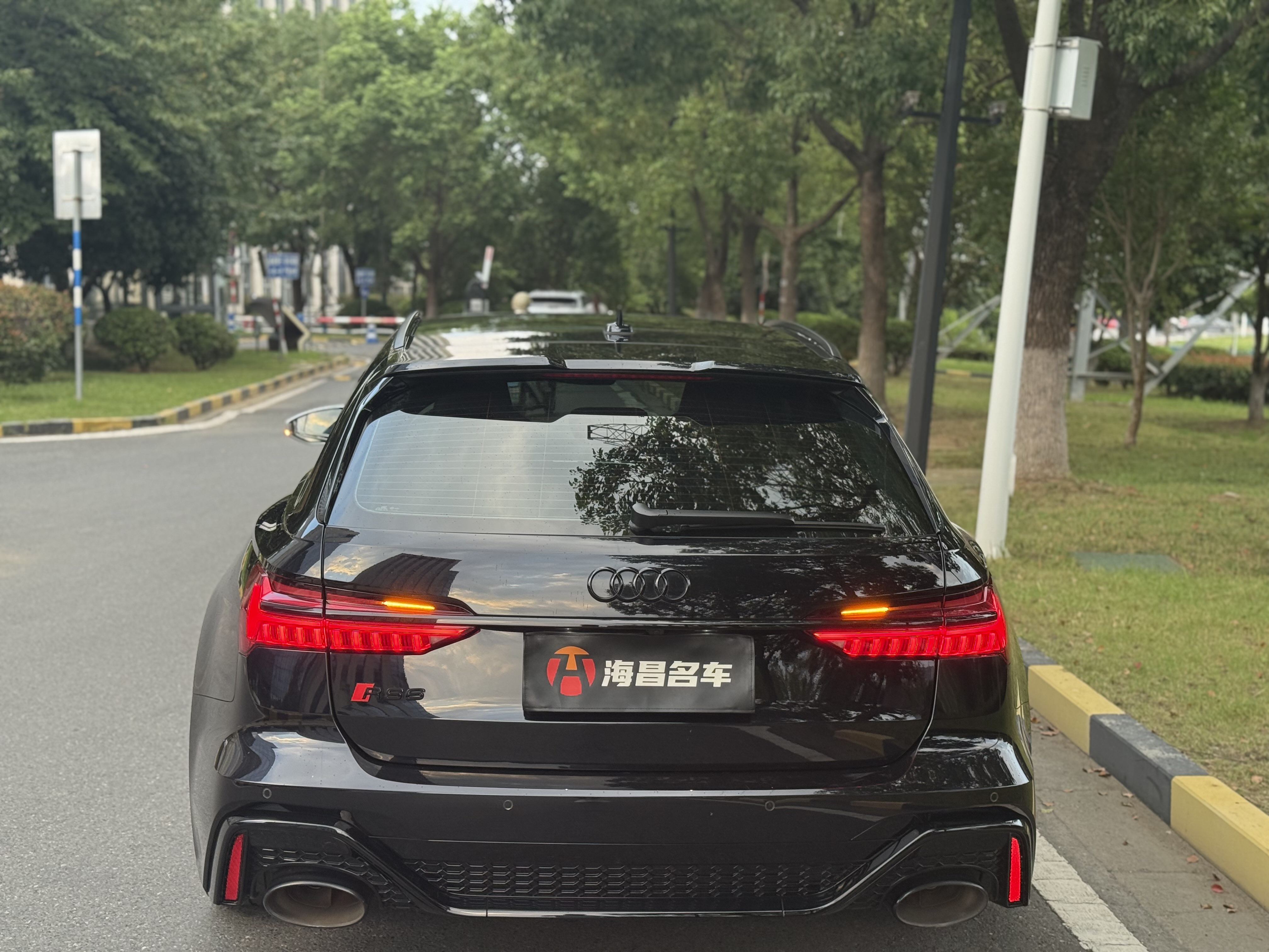 Audi RS 6 2021 car image #7