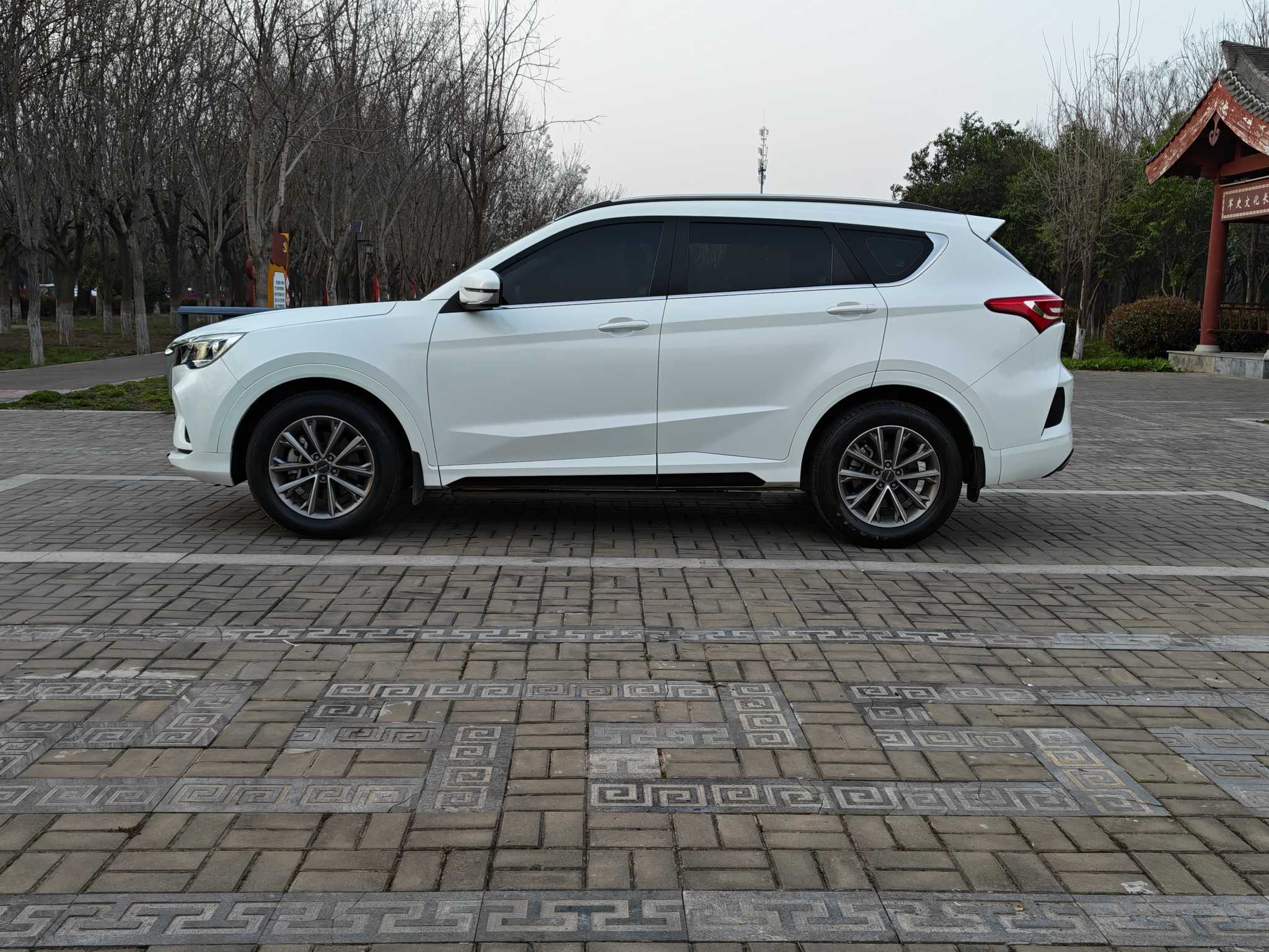 X70 2021 car image #7