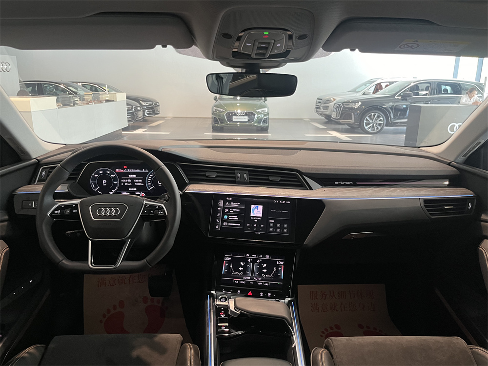 Audi e-tron 2023 #7 Audi e-tron 2023 car image #7