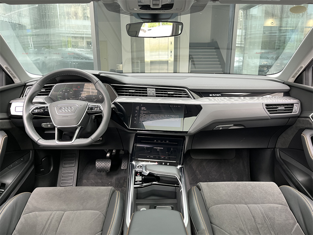 Audi e-tron 2023 #7 Audi e-tron 2023 car image #7