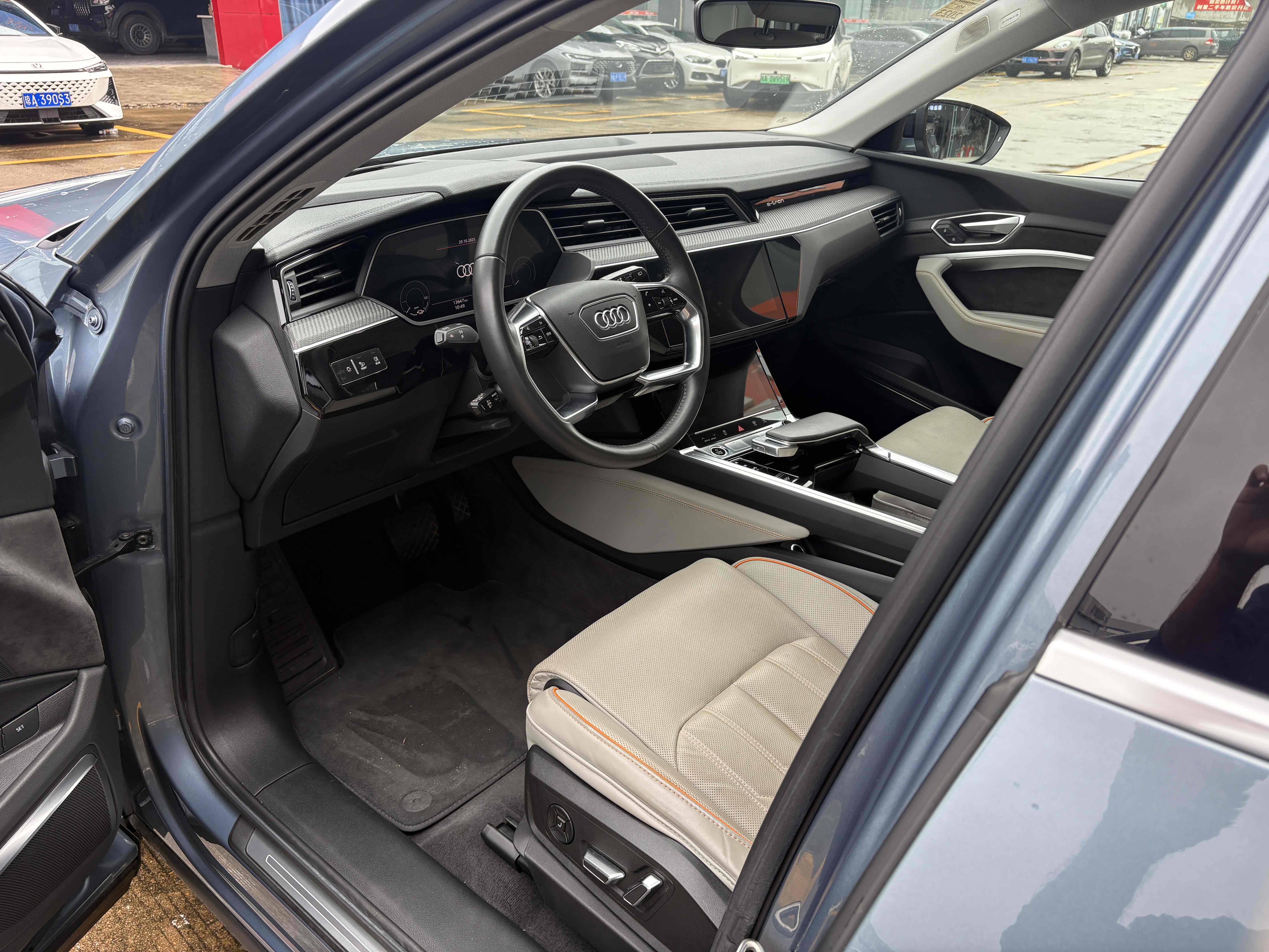 Audi e-tron 2021 изображение автомобиля #7