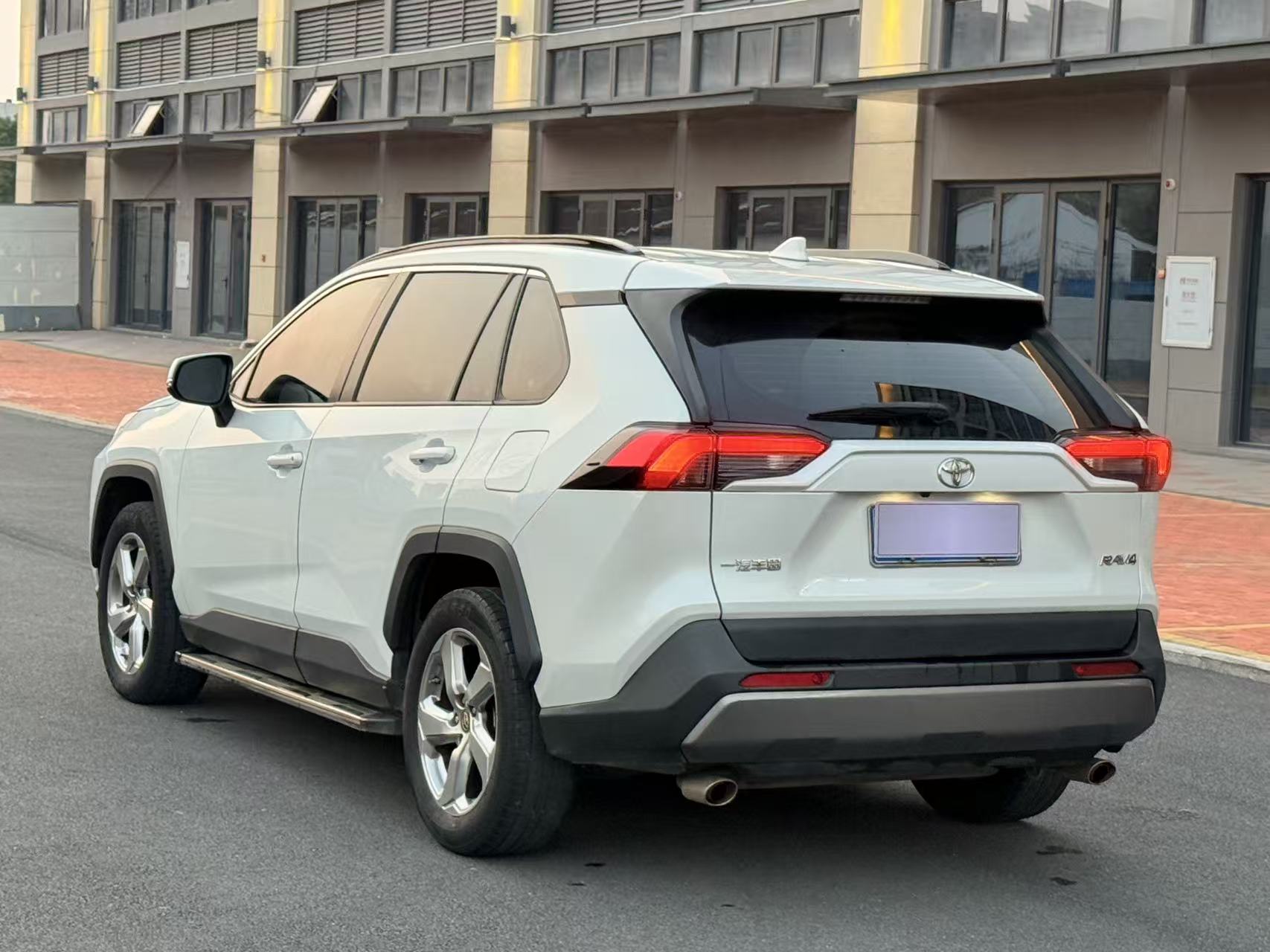 Toyota RAV4 2021 car image #7