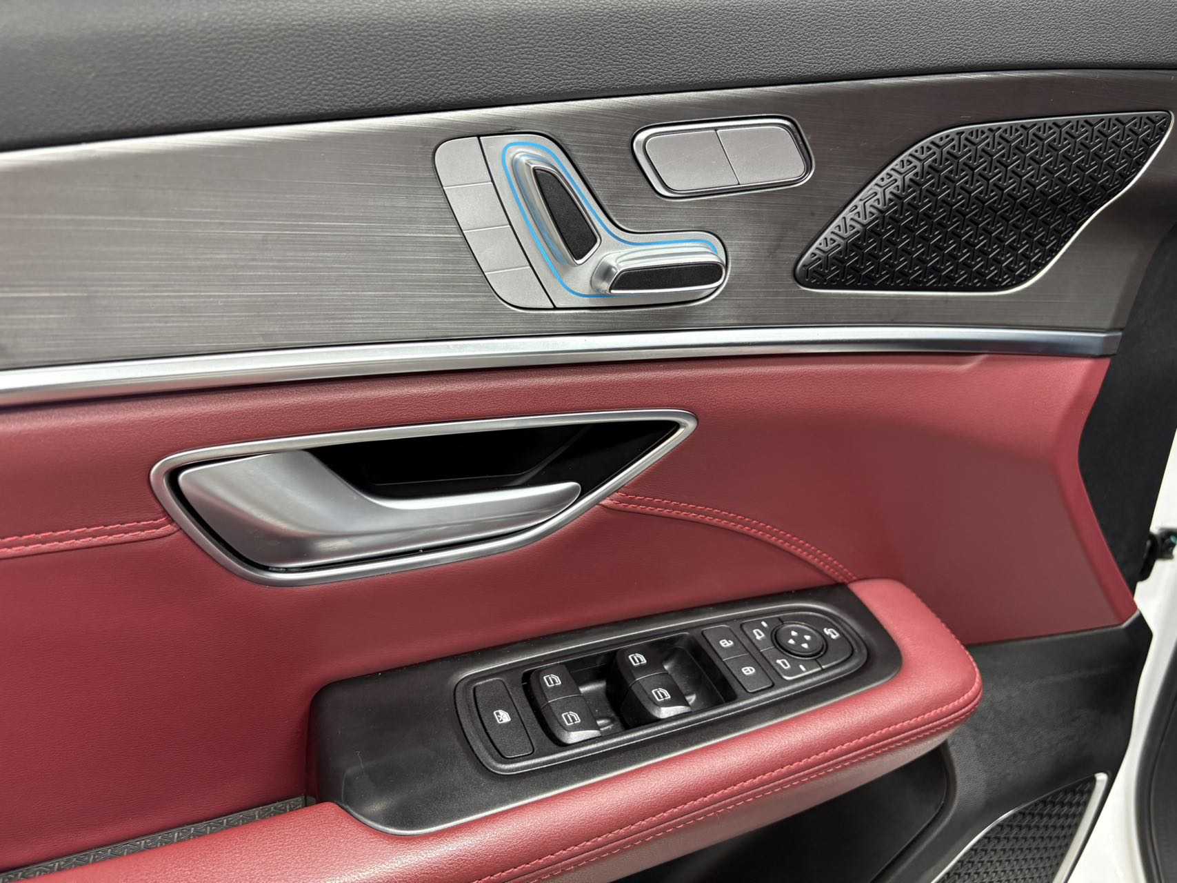 X70 PLUS 2022 car image #7