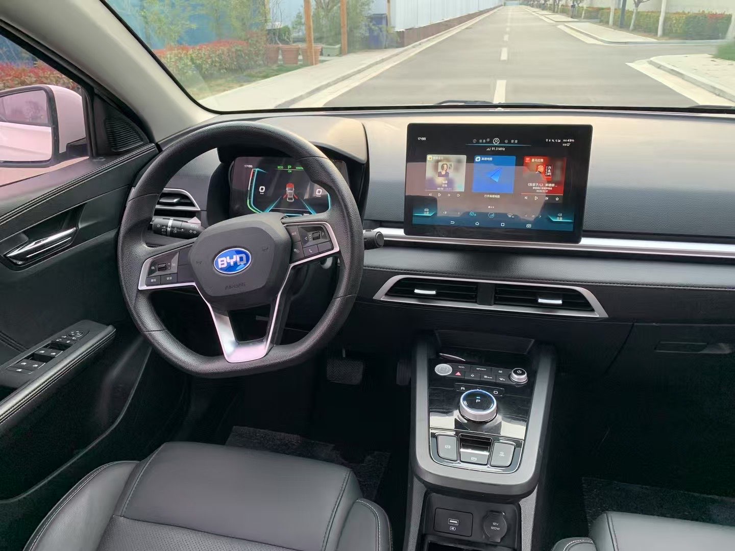 BYD e3 2023 car image #7