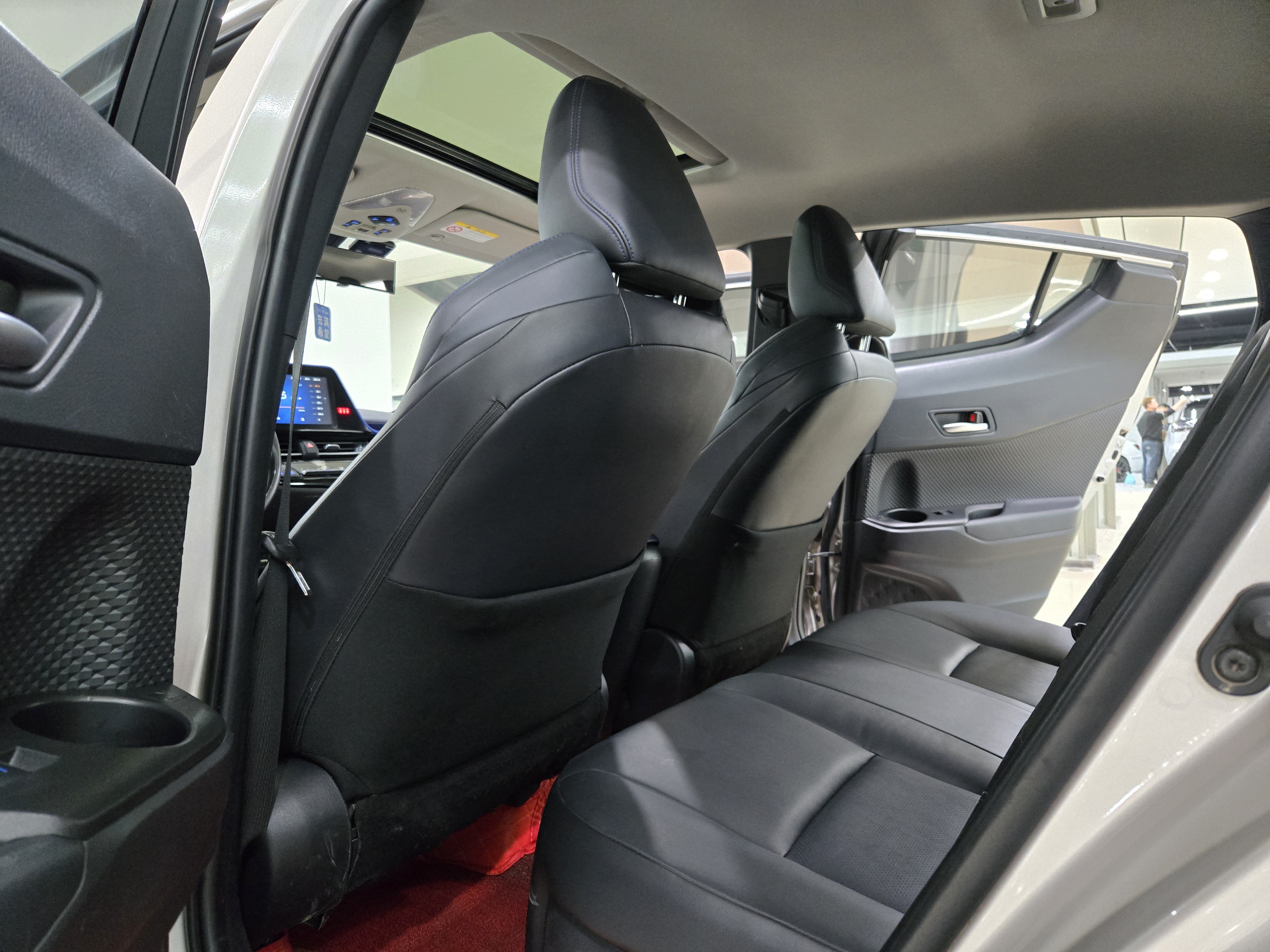 Toyota C-HR 2022 car image #7