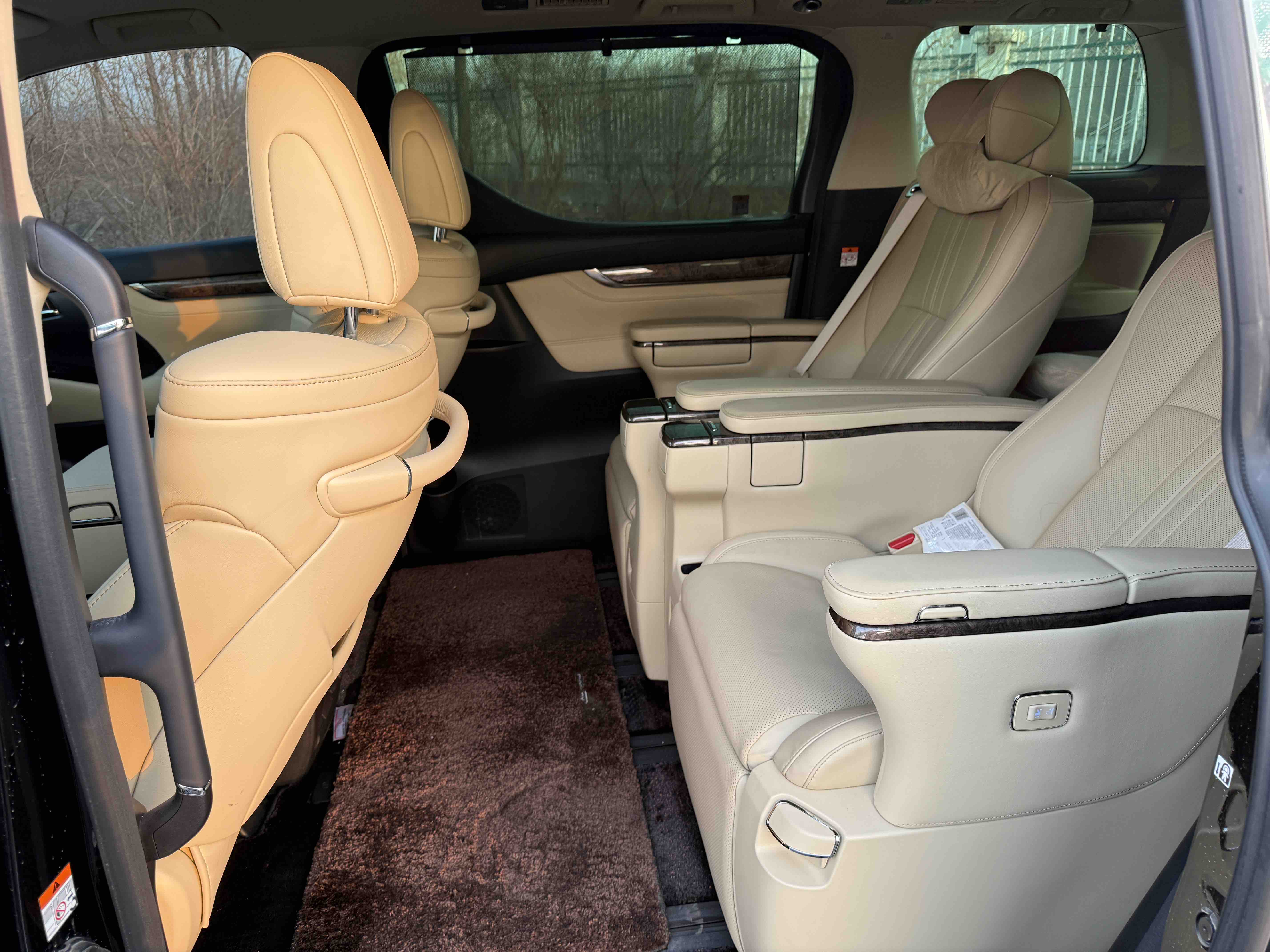 Toyota Alphard 2023 immagine di auto #7