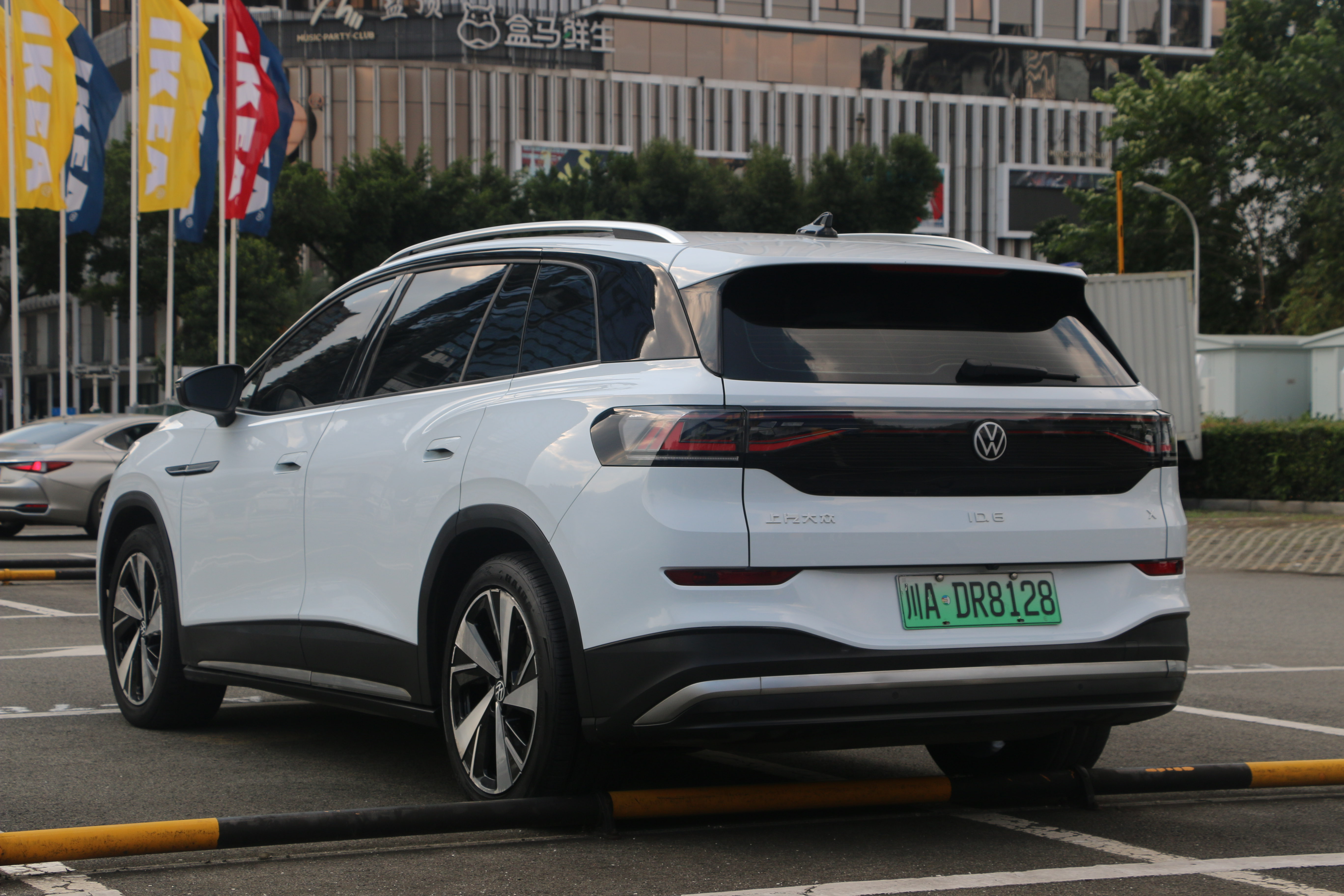 Volkswagen ID.6 X 2022 #7 Volkswagen ID.6 X 2022 car image #7