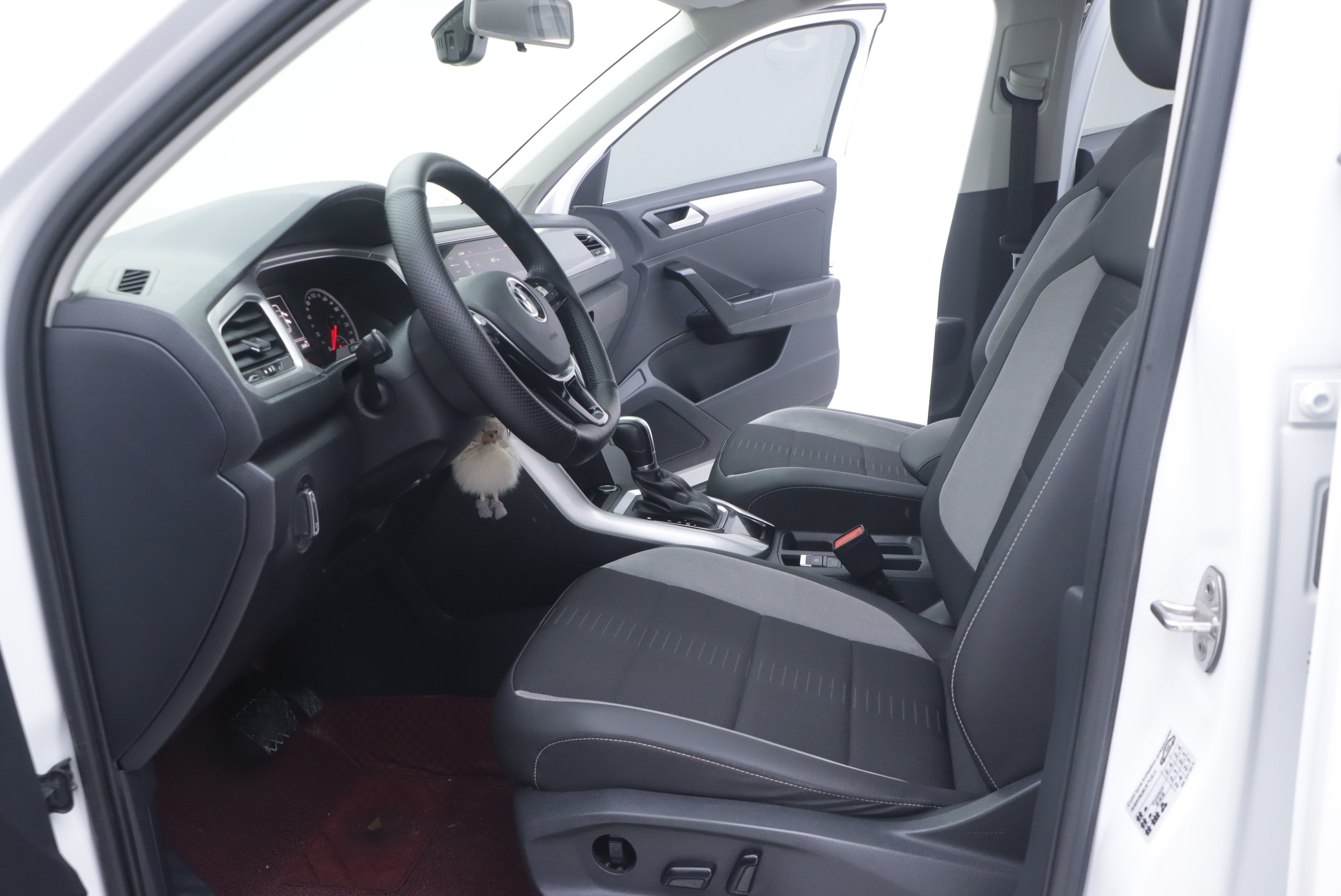Volkswagen T-Roc 2021 car image #7