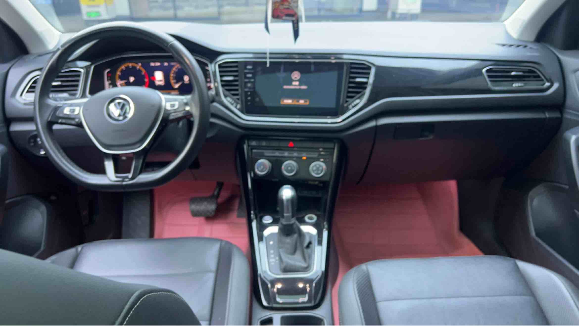 Volkswagen T-Roc 2021 car image #7