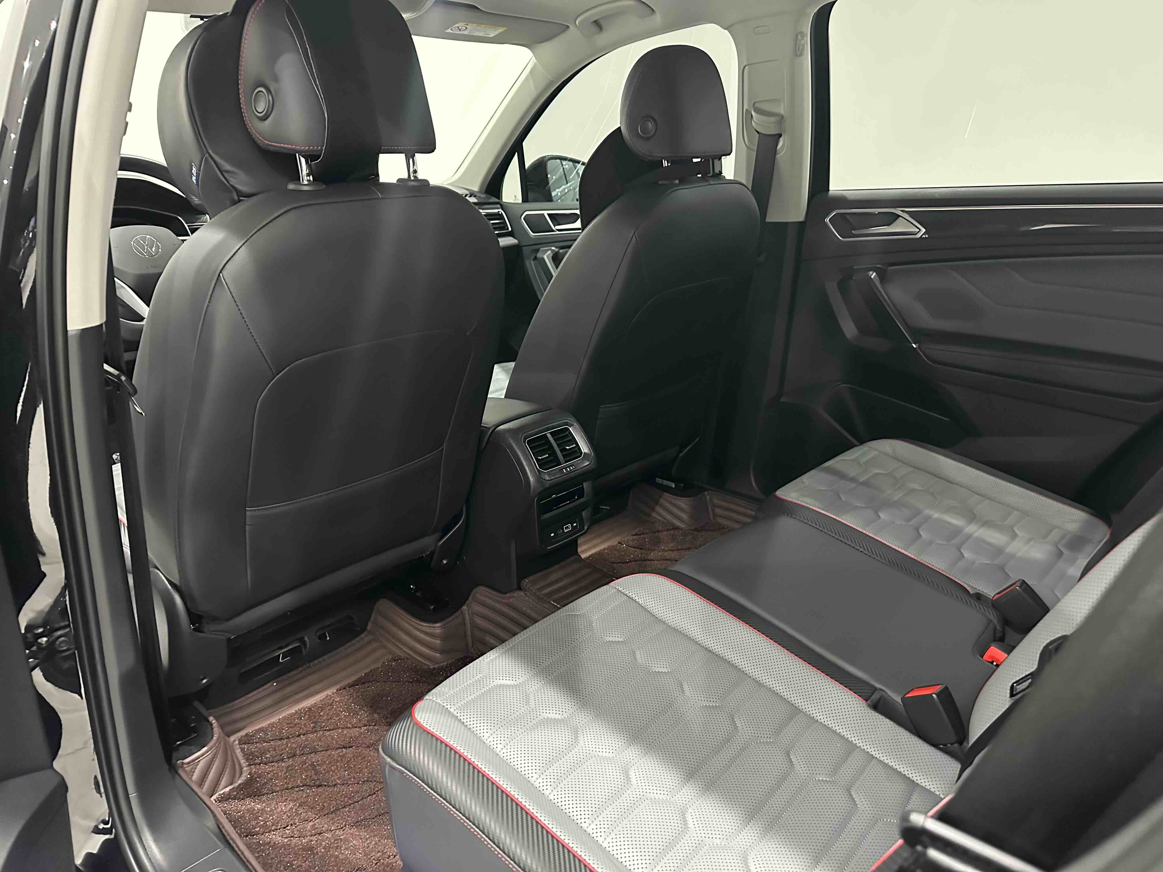 Volkswagen Tiguan L New Energy 2022 изображение автомобиля #7