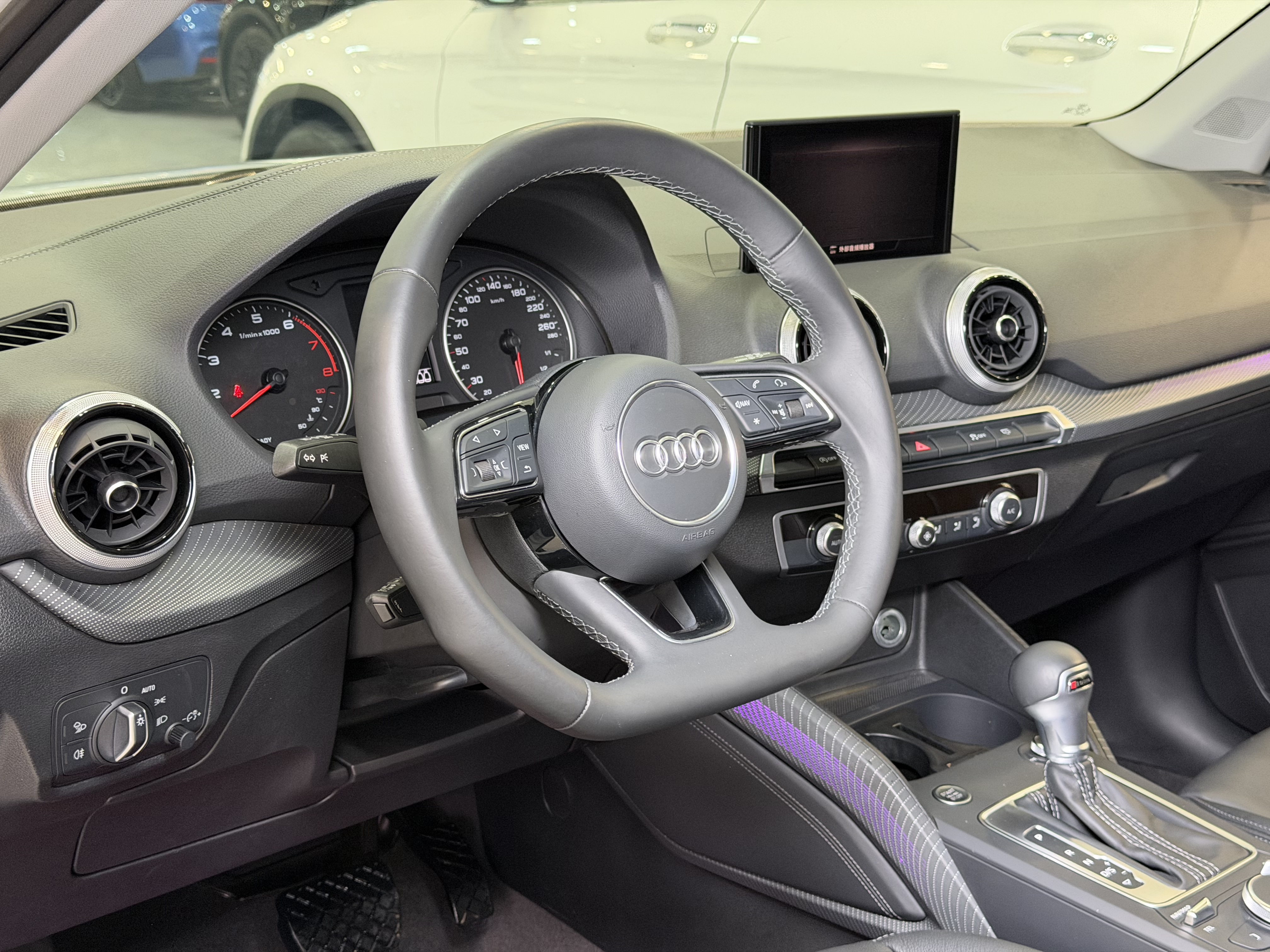 Q2L 2022 car image #7