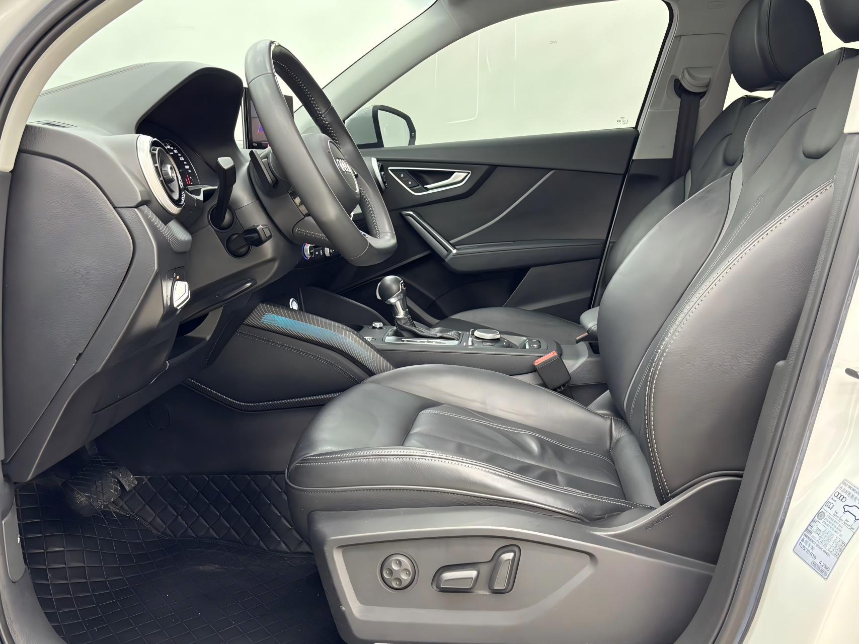 Audi Q2L 2021 car image #7